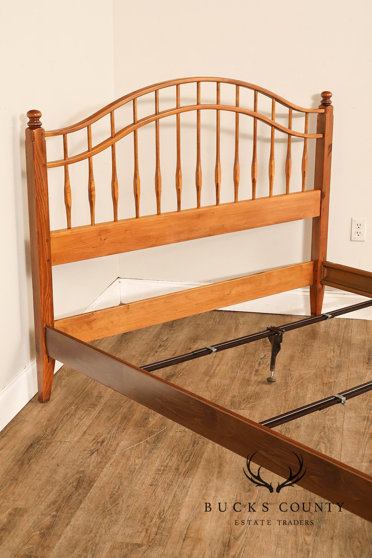 Ethan Allen 'Country Crossings' Queen Size Windsor Bed