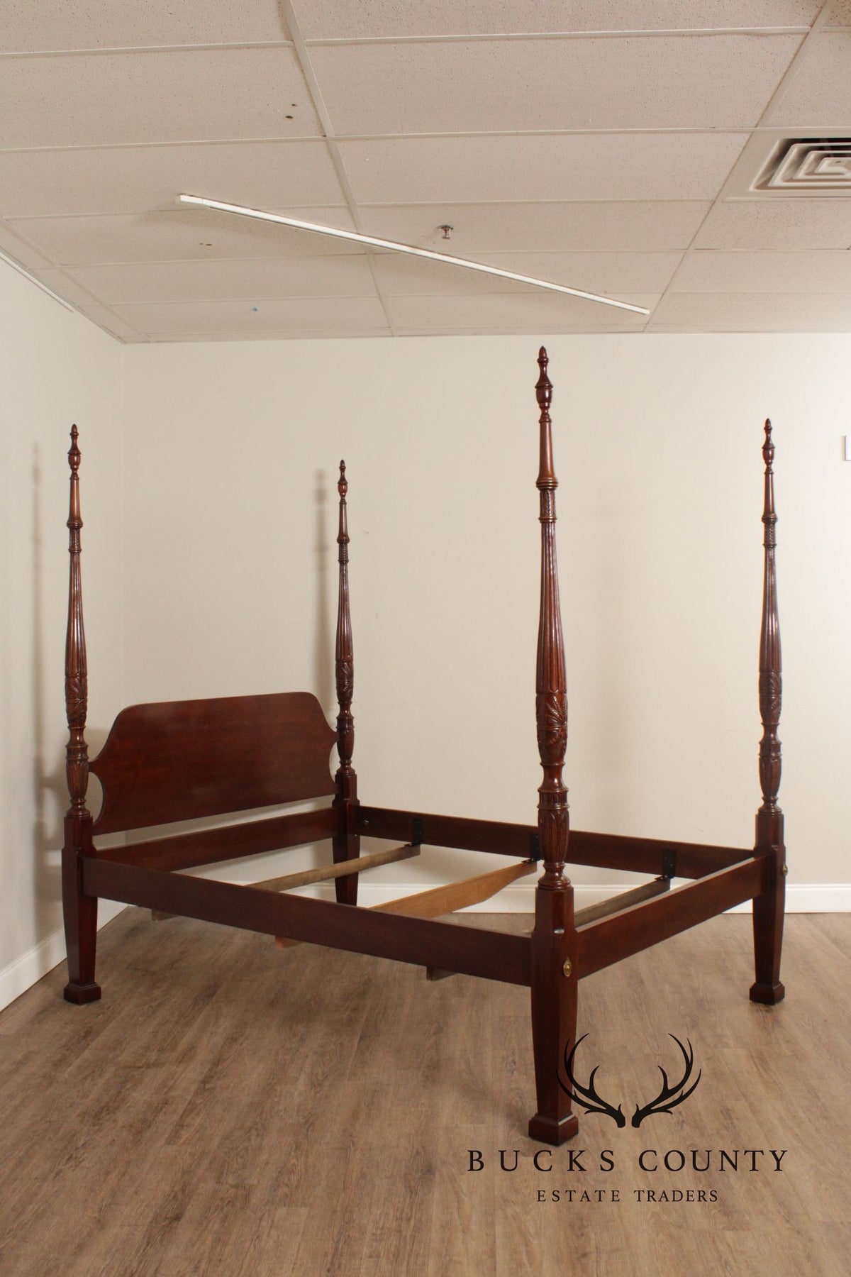 Drexel '18th Century Classics' Mahogany Queen Poster Bed
