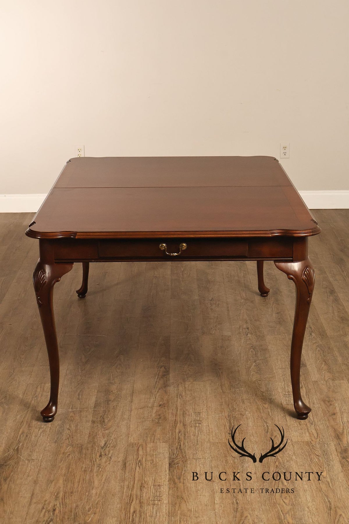 Ethan Allen Queen Anne Style Expandable Cherry Dining Table