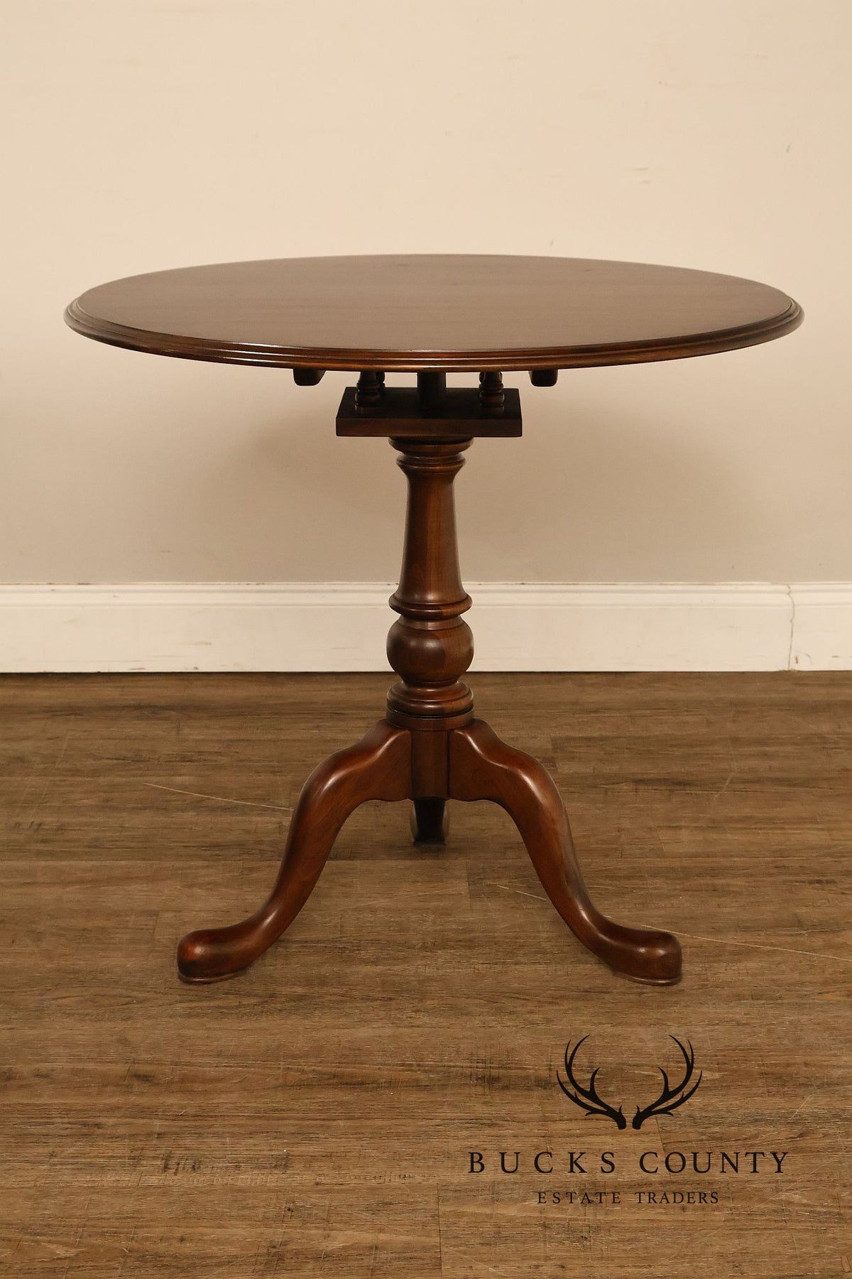 Traditional Tilt Top Pedestal Accent Table Tea Table