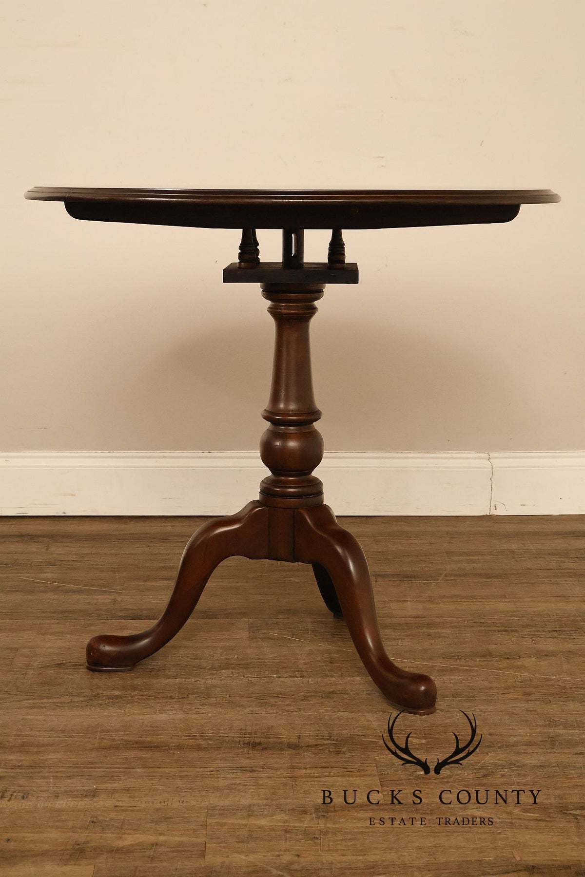 Traditional Tilt Top Pedestal Accent Table Tea Table