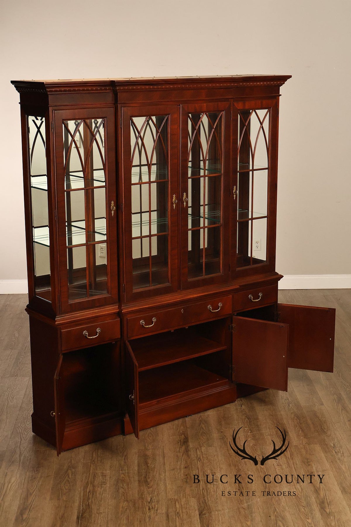 Ethan Allen 18th Century Collection Mahogany Inlaid Lighted China Cabinet