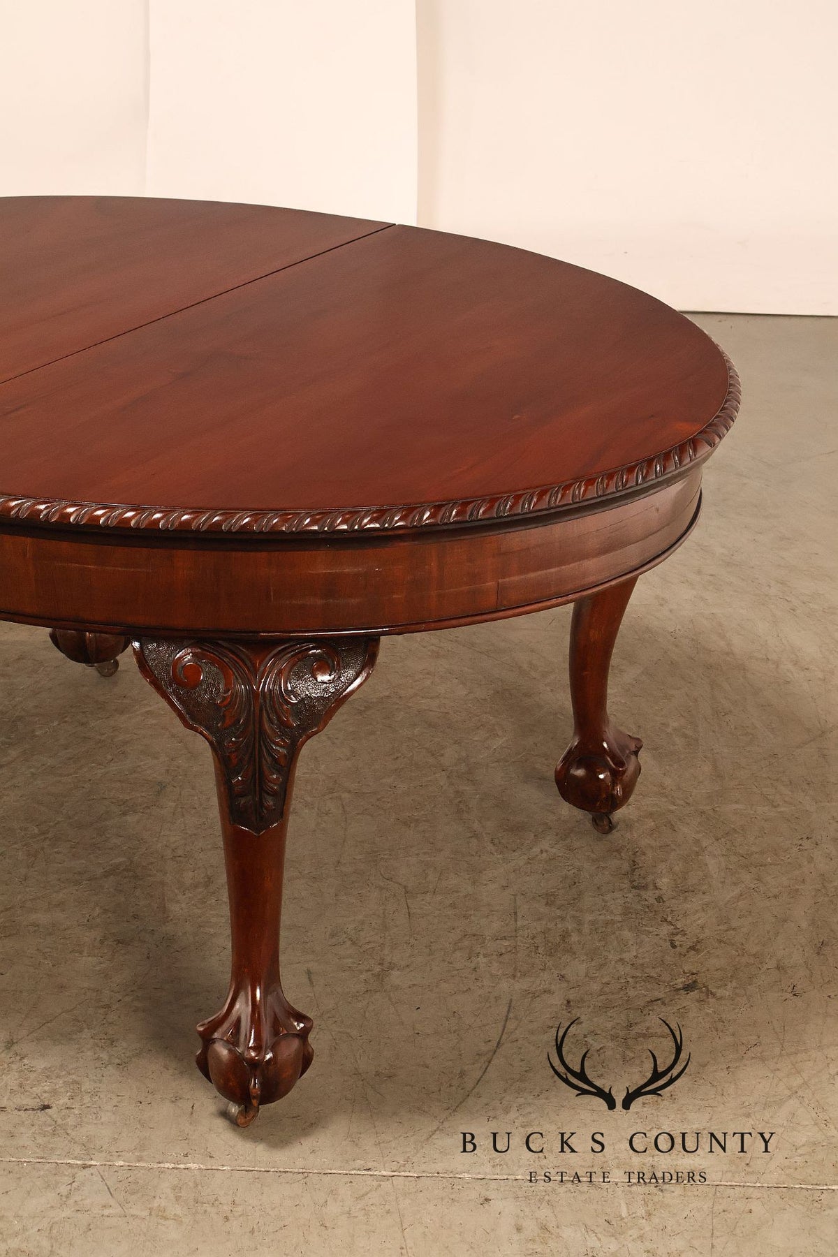 Antique Chippendale Style Mahogany Extendable Oval Dining Table