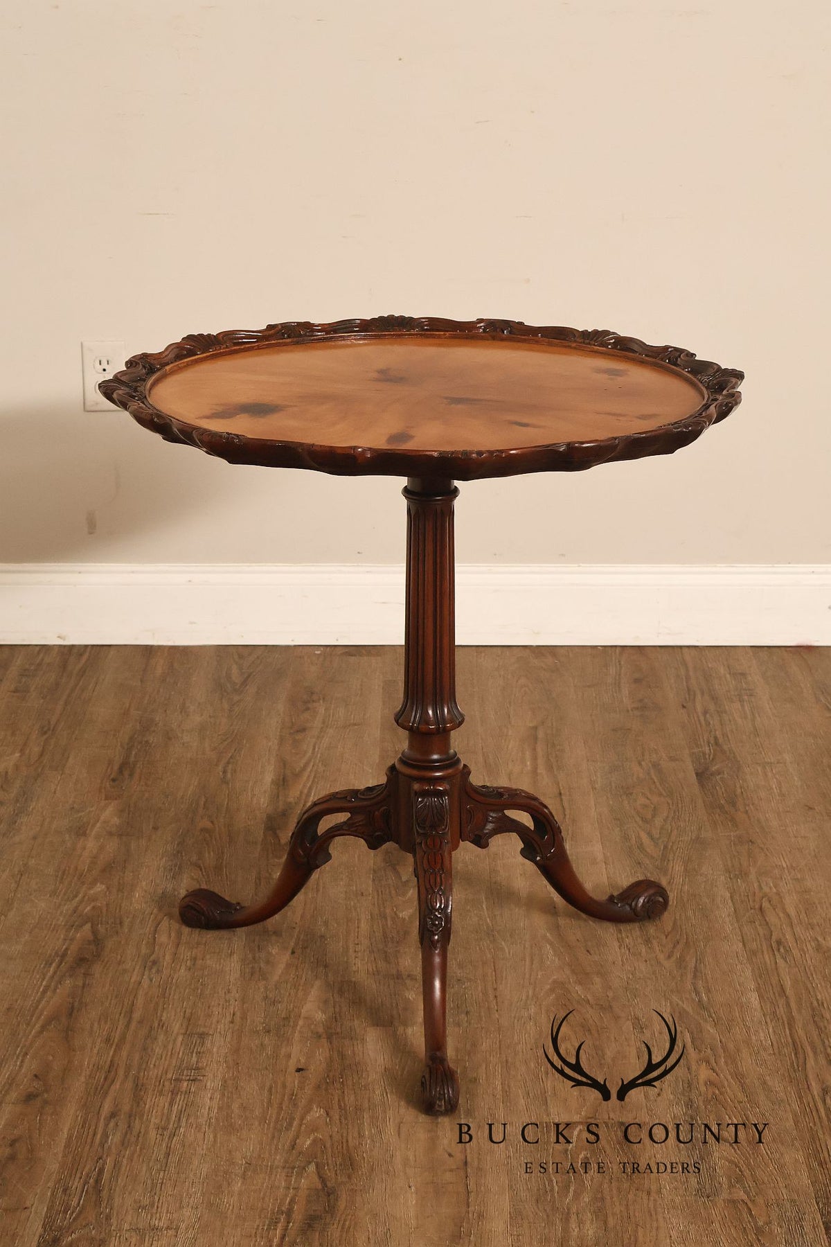 Queen Anne Style Flame Mahogany Pie Crust Top Pedestal Table