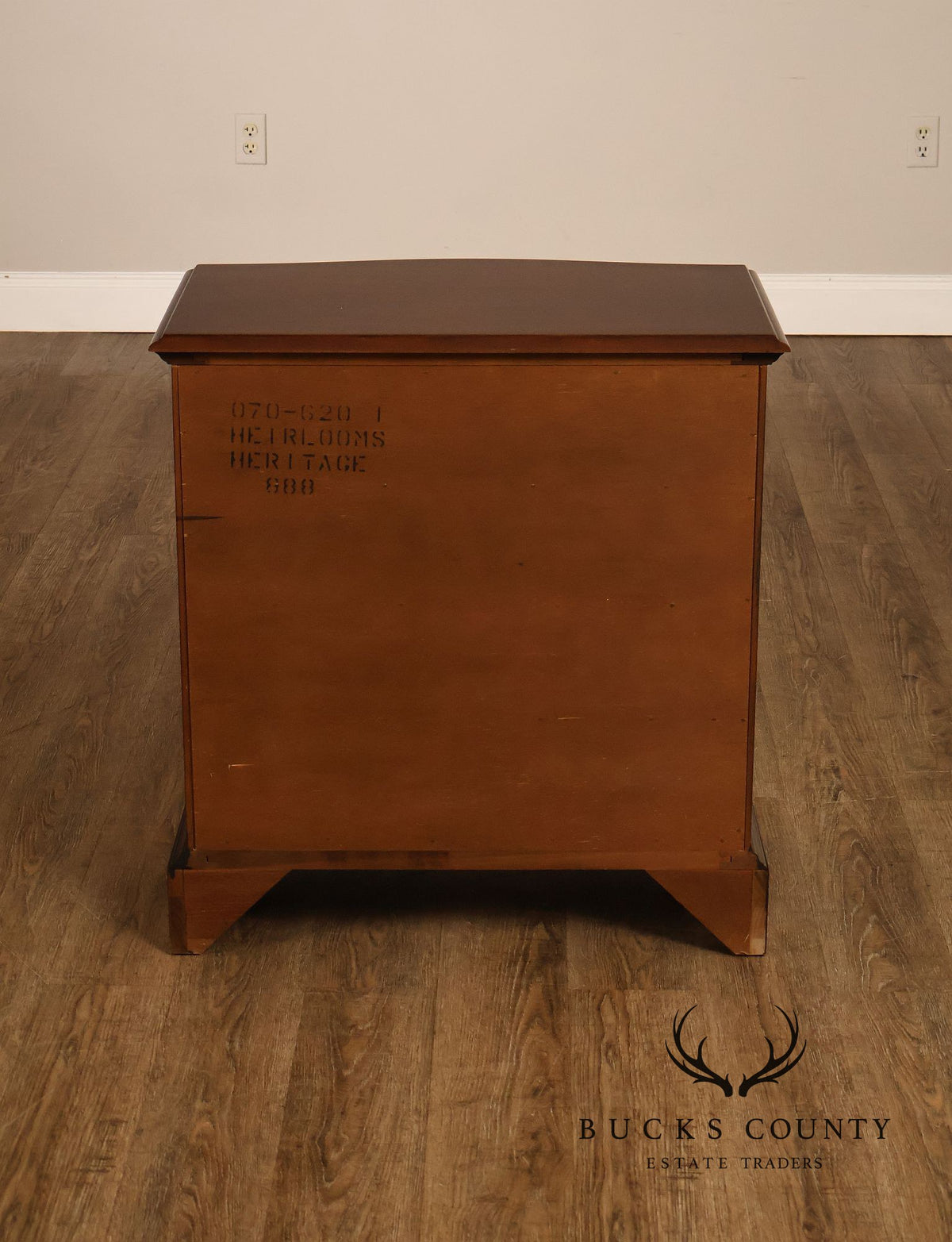 Drexel Heritage Heritage Georgian Style Mahogany Pair Of Chest Nightstands