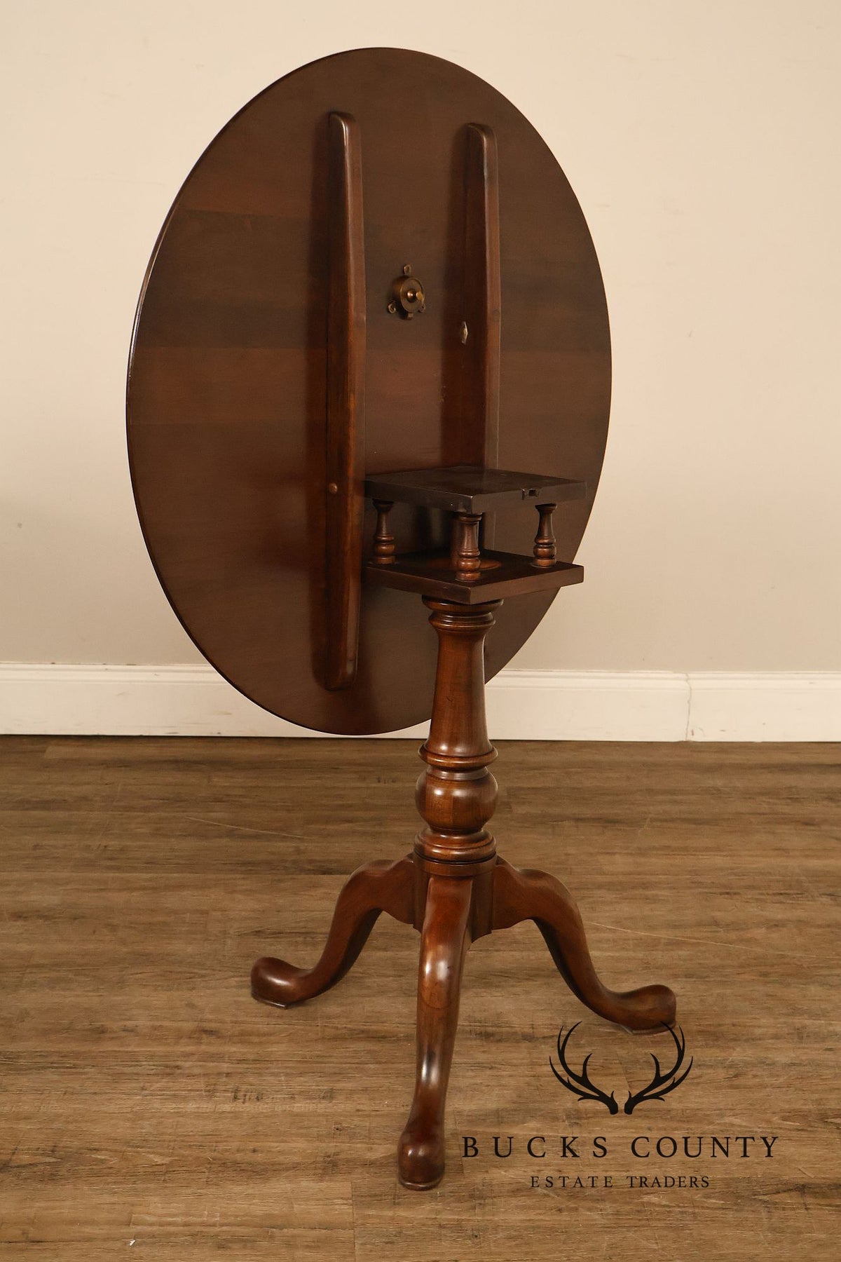 Traditional Tilt Top Pedestal Accent Table Tea Table