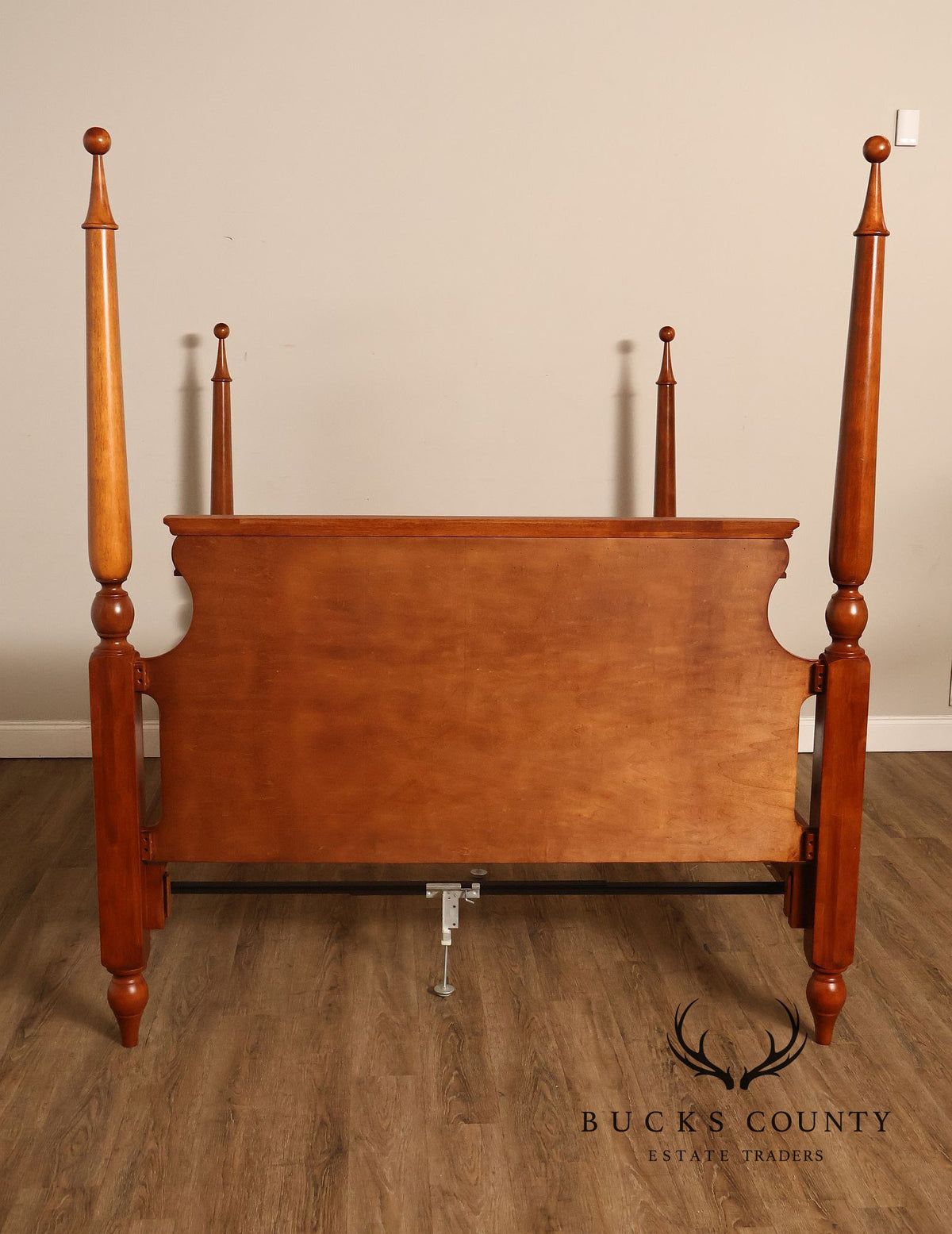Vintage Traditional Early American Style Queen Size Four Poster Bed