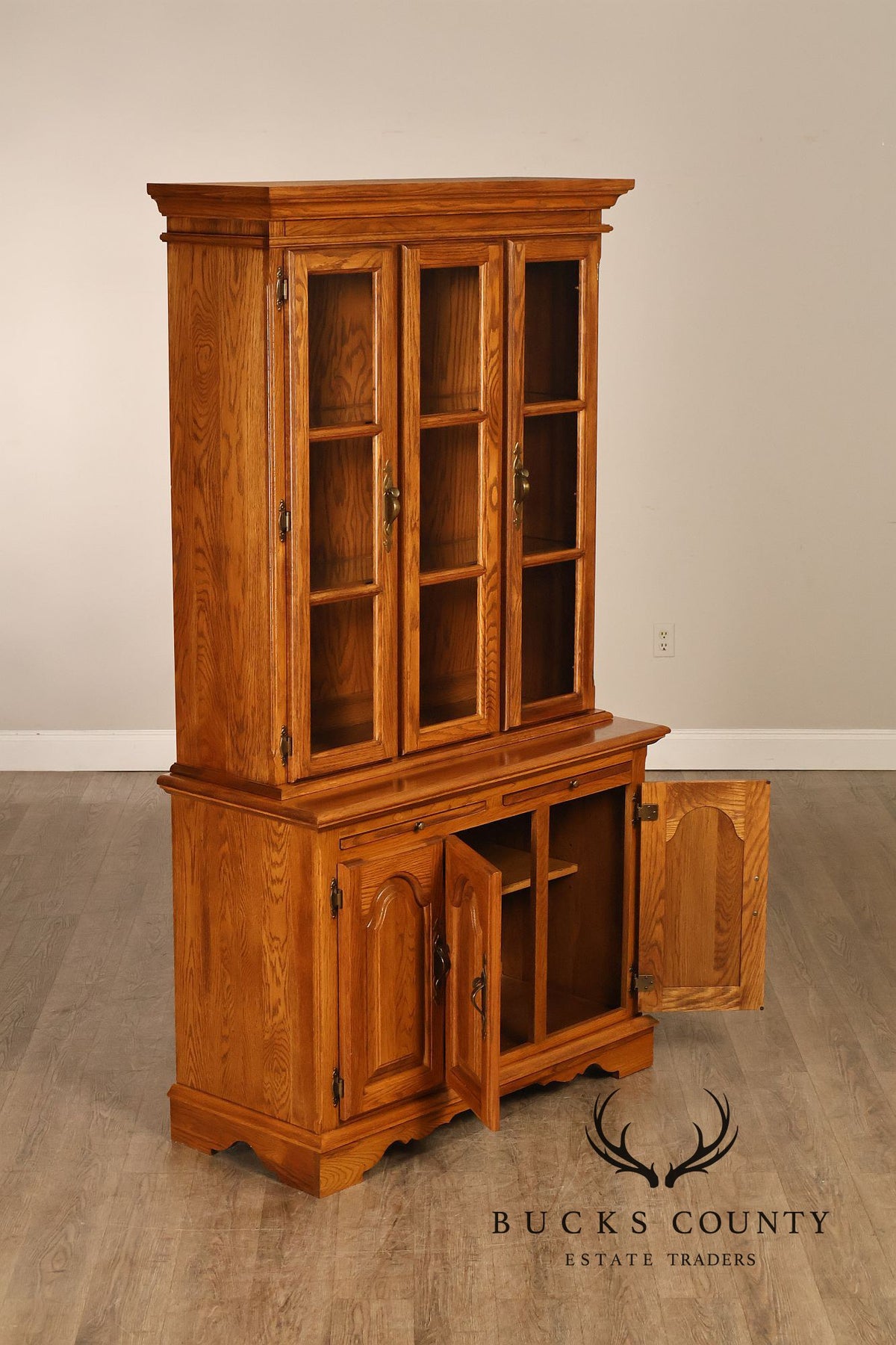 Nichols And Stone Oak Lighted China Cabinet