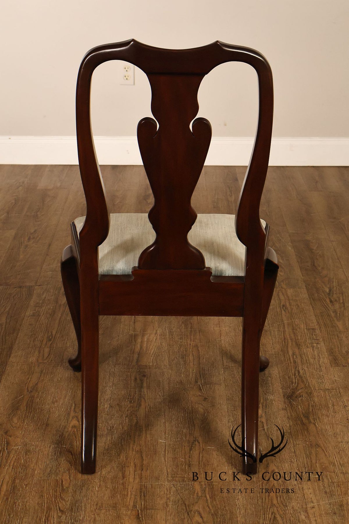 Henkel-Harris Set Of Eight Mahogany Queen Anne Dining Chairs