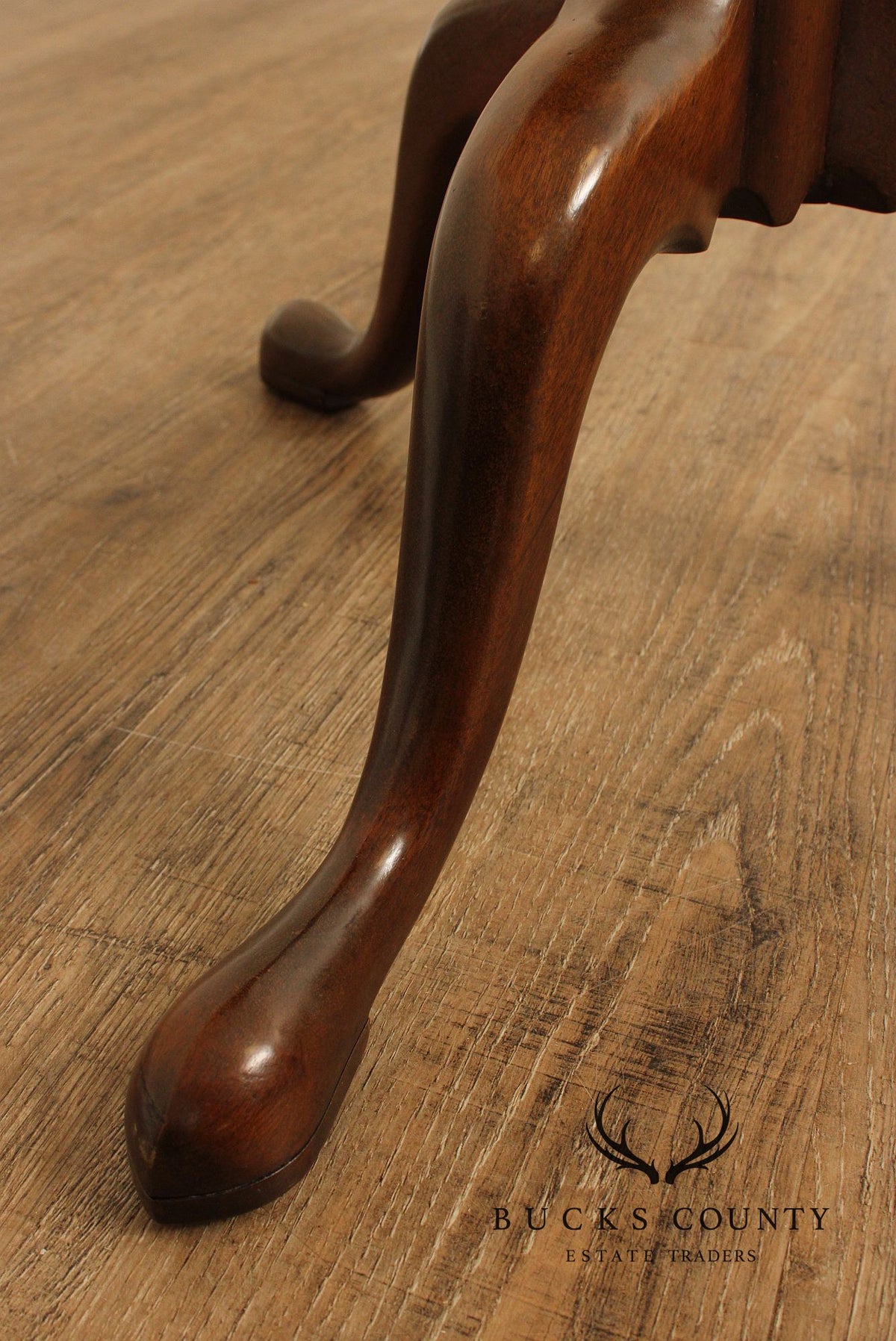 Pair of Kittinger Historic Newport Mahogany Tilt-Top Pedestal Tables