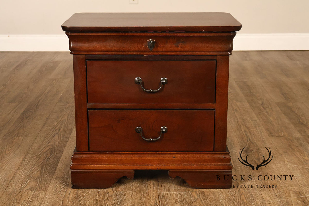 Broyhill Louis Philippe Style Pair Of Three-Drawer Nightstands
