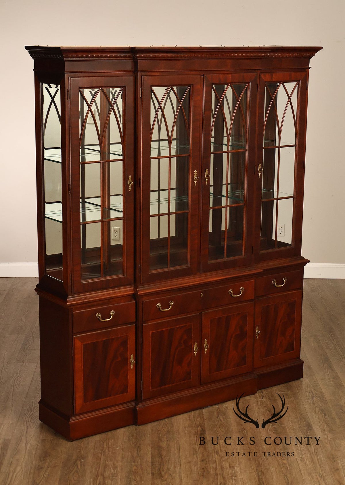 Ethan Allen 18th Century Collection Mahogany Inlaid Lighted China Cabinet