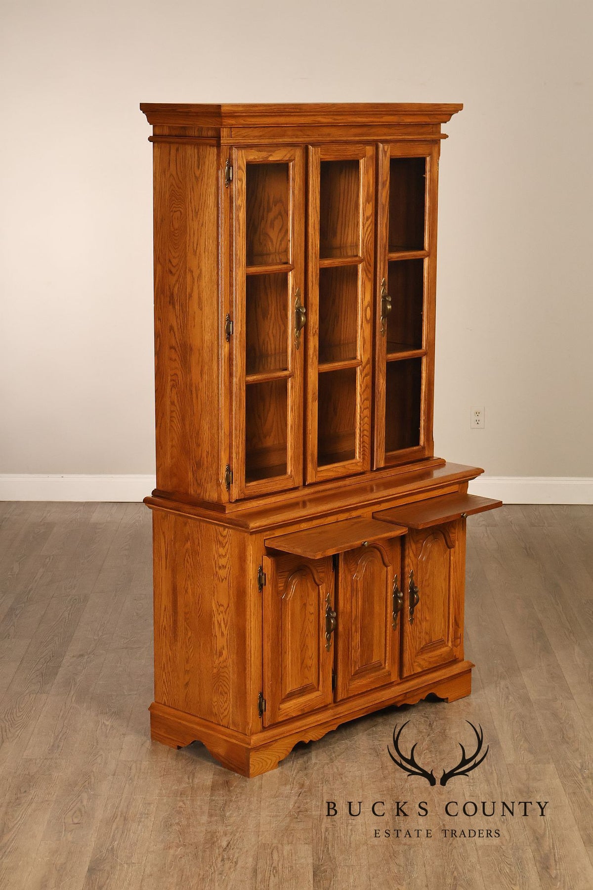 Nichols And Stone Oak Lighted China Cabinet