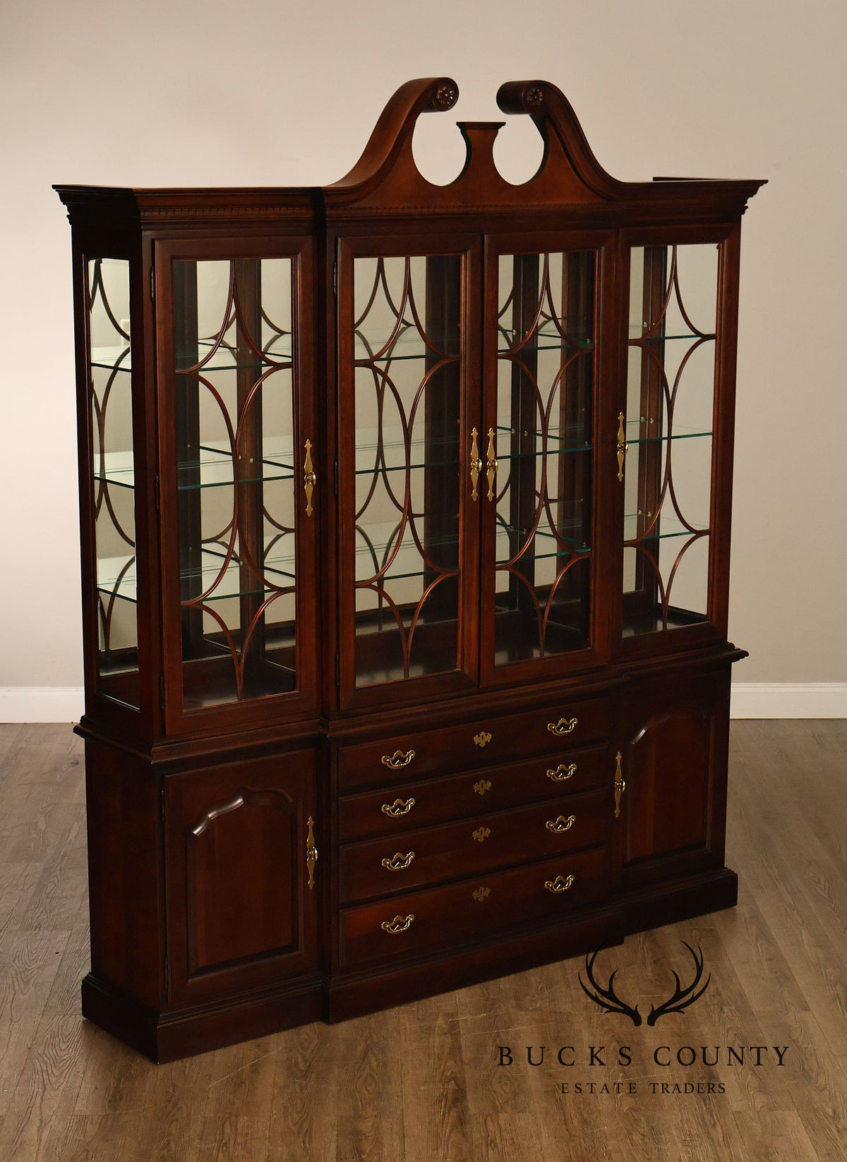 Thomasville Chippendale Style Mahogany Breakfront China Cabinet