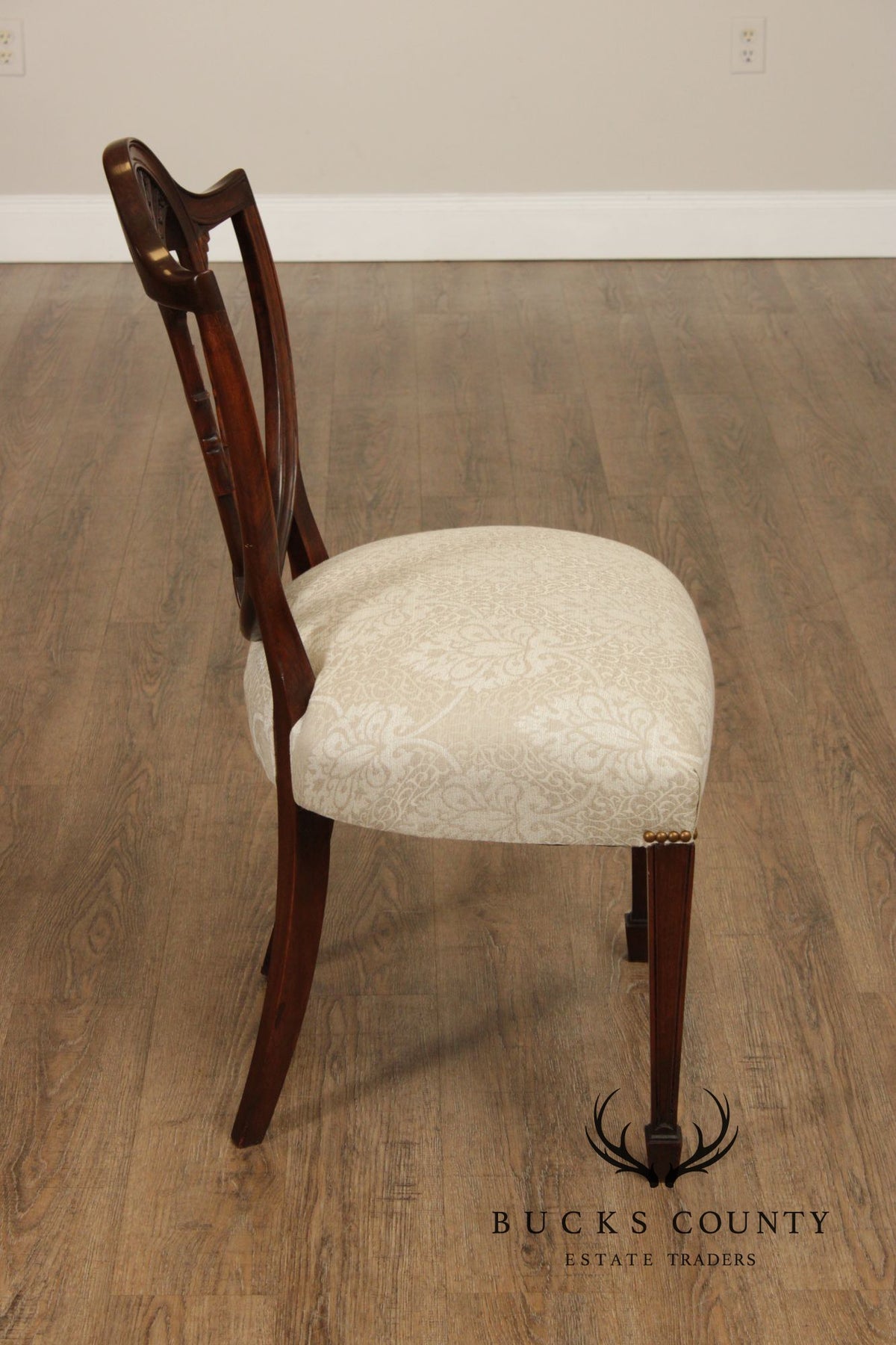 Hepplewhite Style Custom Quality Set Of Eight Carved Shield Back Dining Chairs