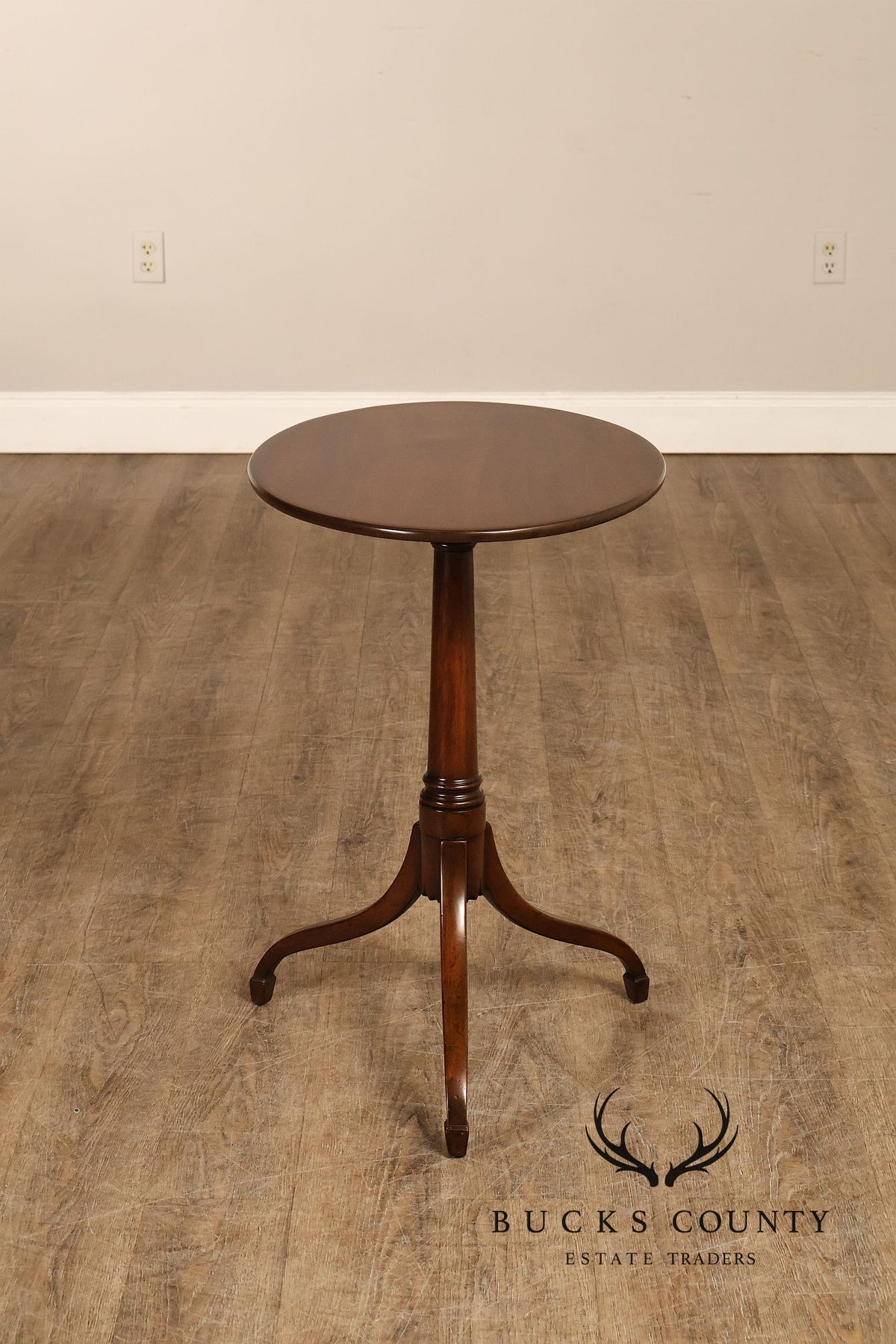 Kittinger Colonial Williamsburg Mahogany Oval Tilt Top Table