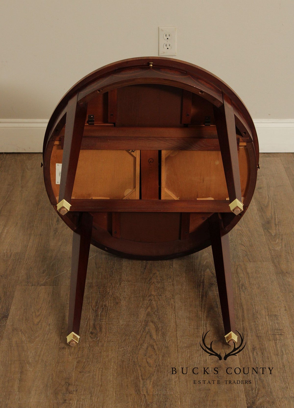 Baker Federal Style Inlaid Mahogany Round occasional Table