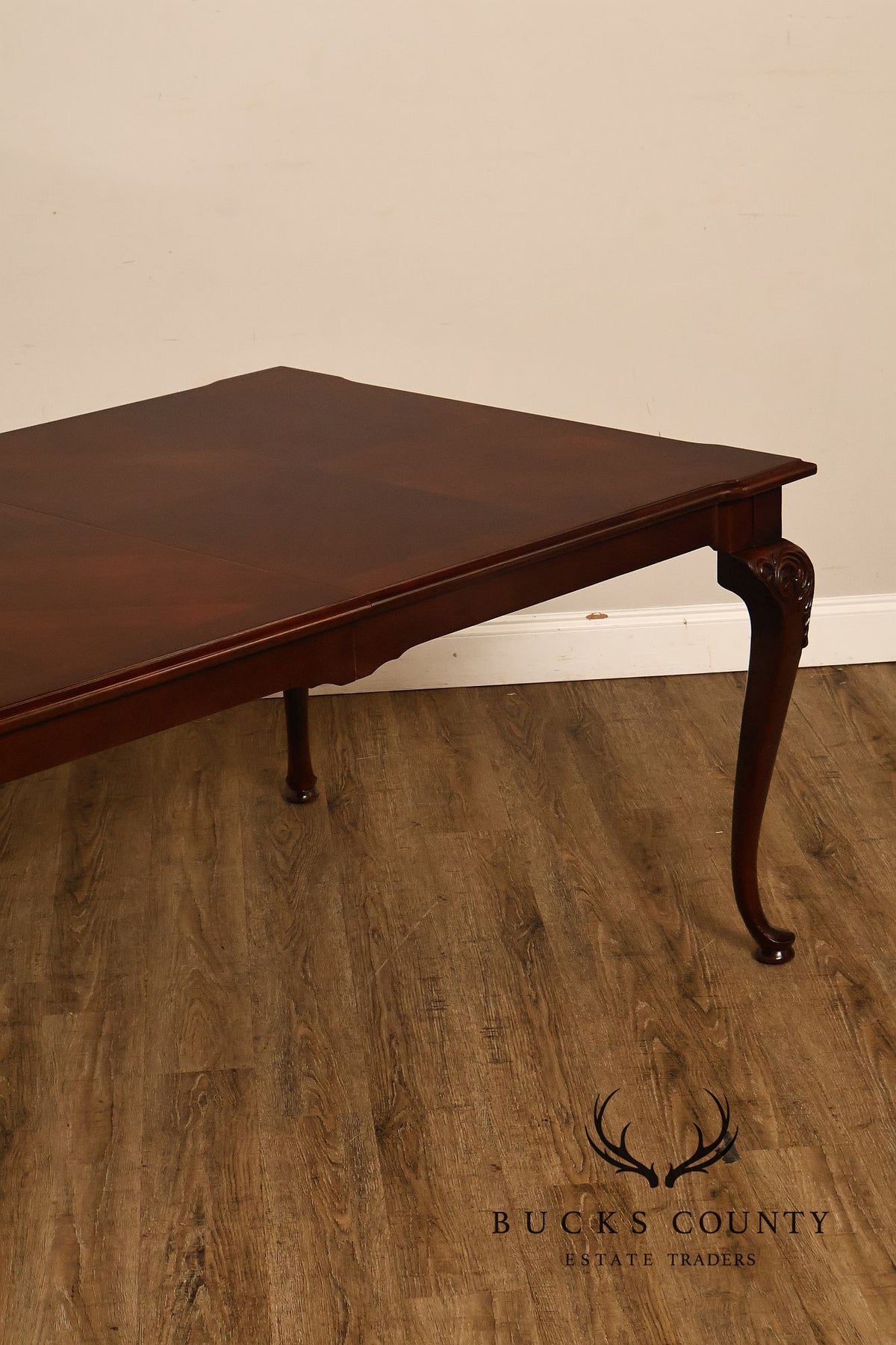Thomasville Queen Anne Style Cherry Diamond Marquetry Extension Dining Table