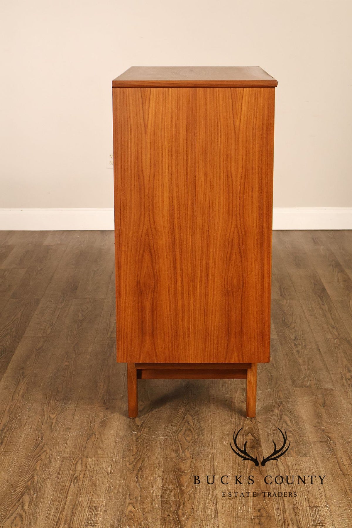 Stanley Furniture Mid Century Modern Chest of Drawers