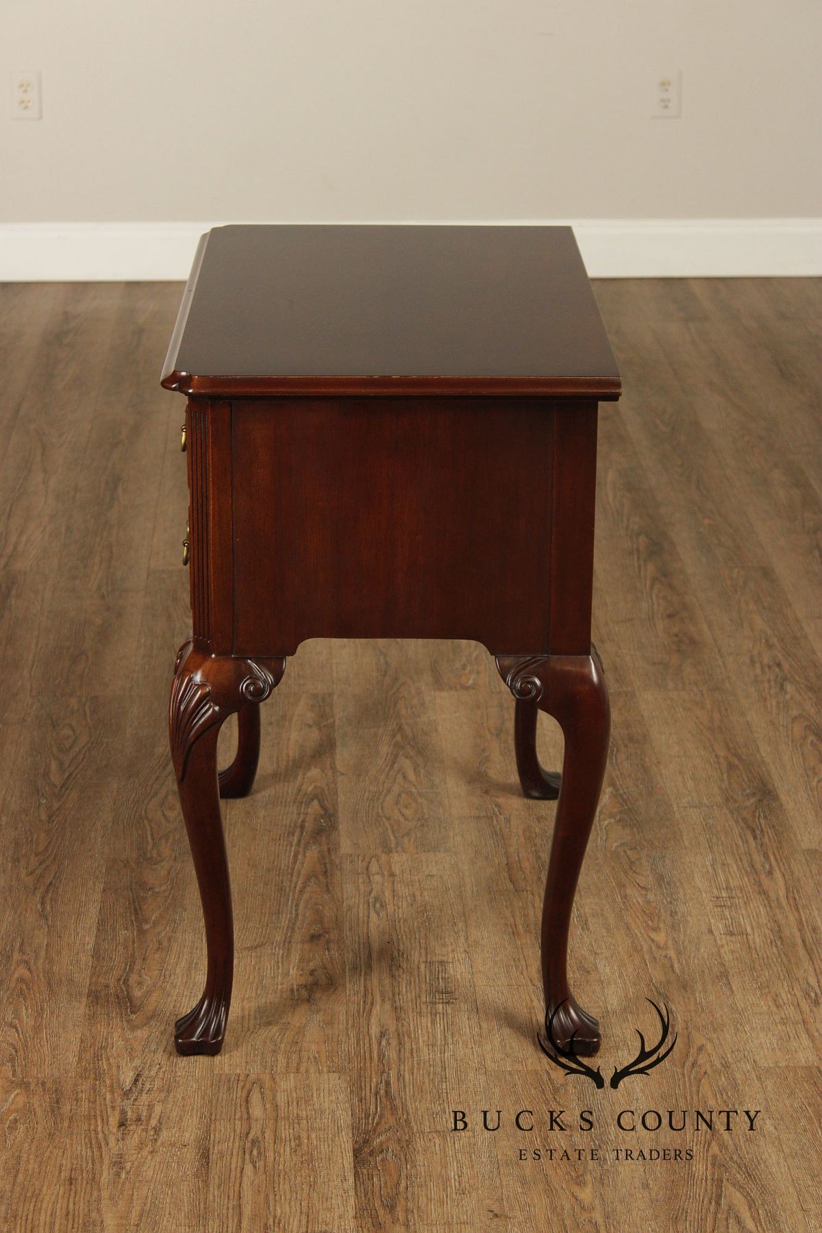 Councill Craftsmen Georgian Style Mahogany Shell Carved Lowboy