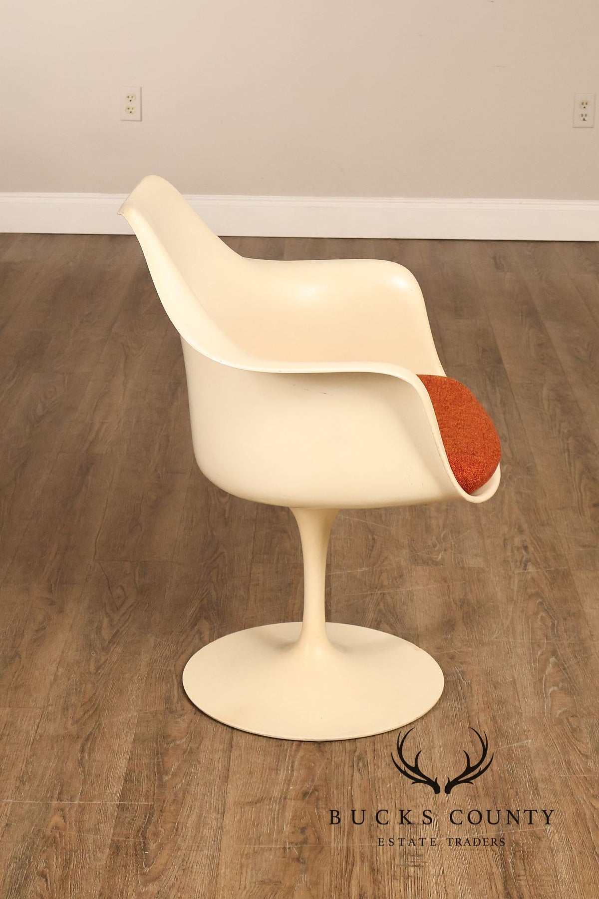 Eero Saarinen Mid Century Modern Tulip Armchair