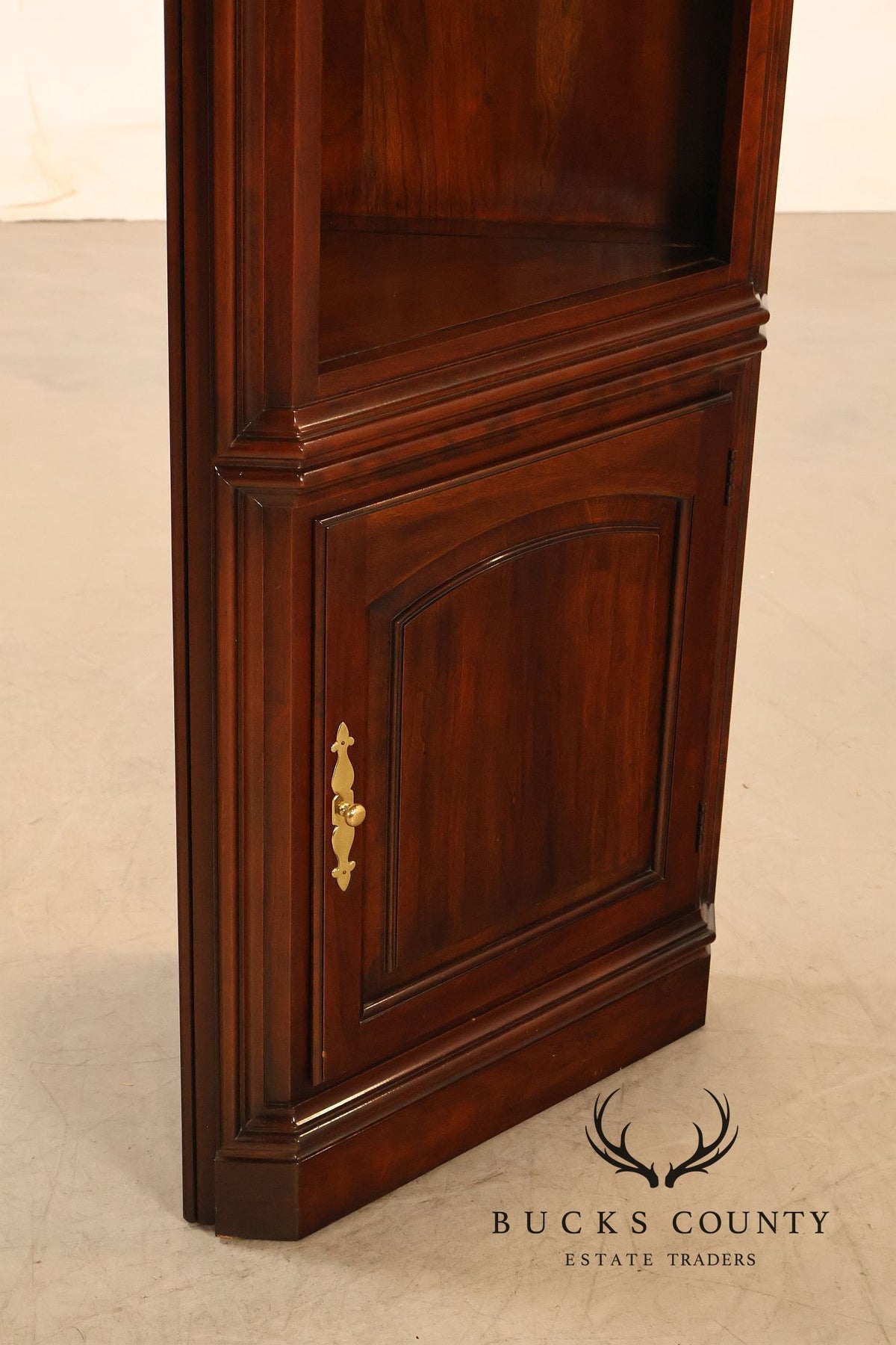 Statton Old Towne Cherry Georgian Corner Display Cabinet With Glass Shelves
