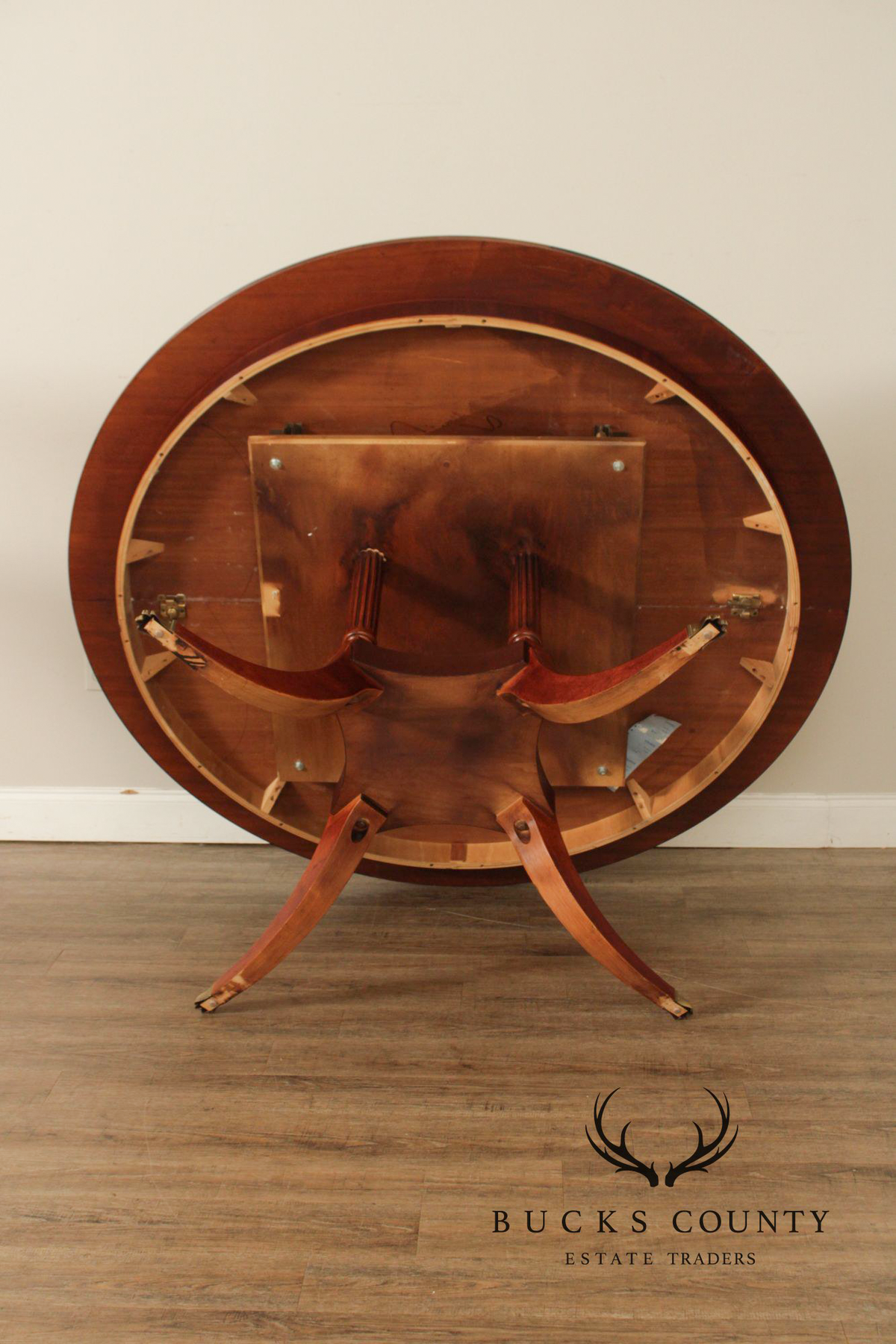 Henredon Round Expandable Flame Mahogany Pedestal Dining Table