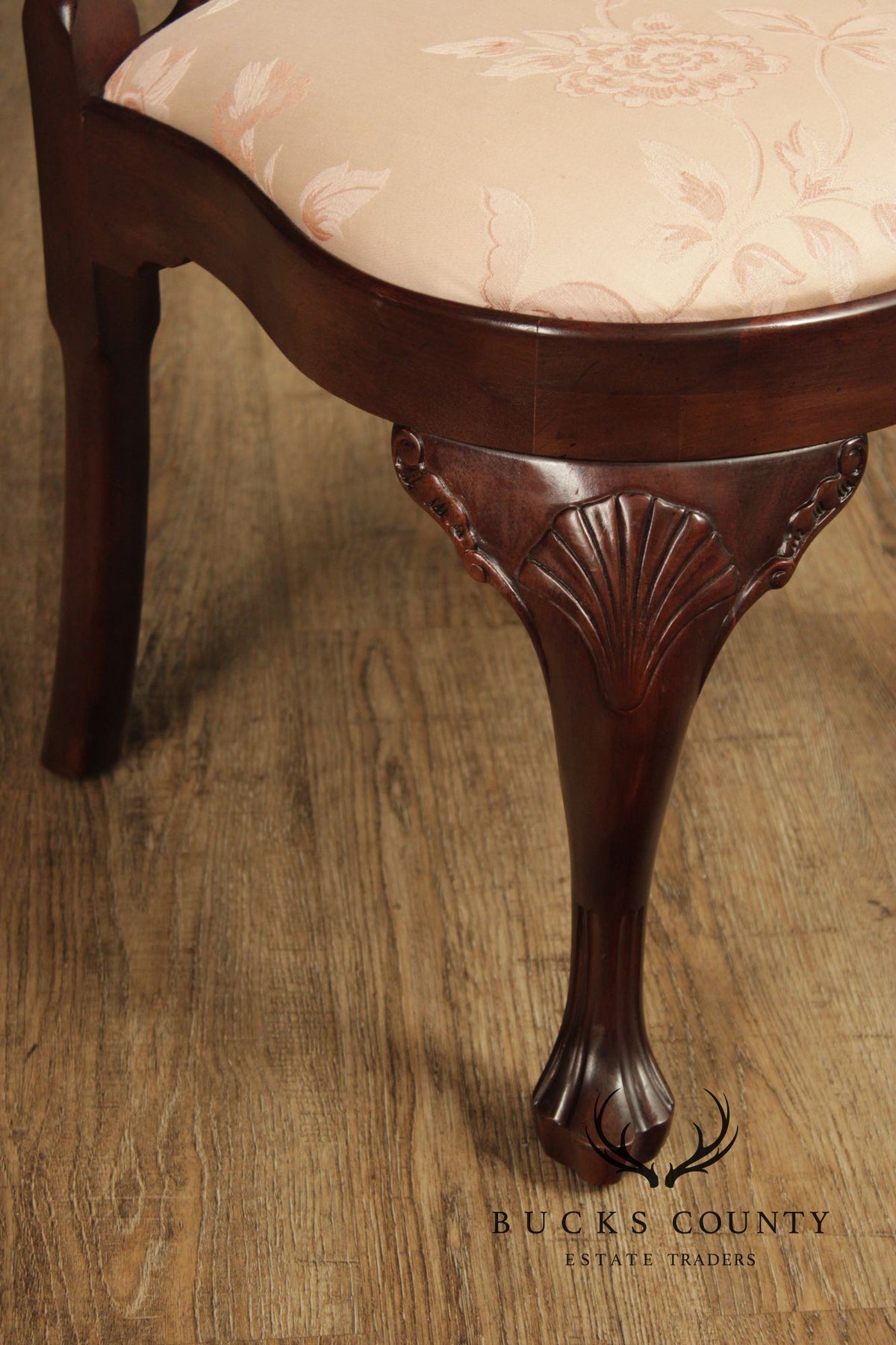 Henredon Rittenhouse Square Collection Queen Anne Style Set of Eight Mahogany Dining Chairs