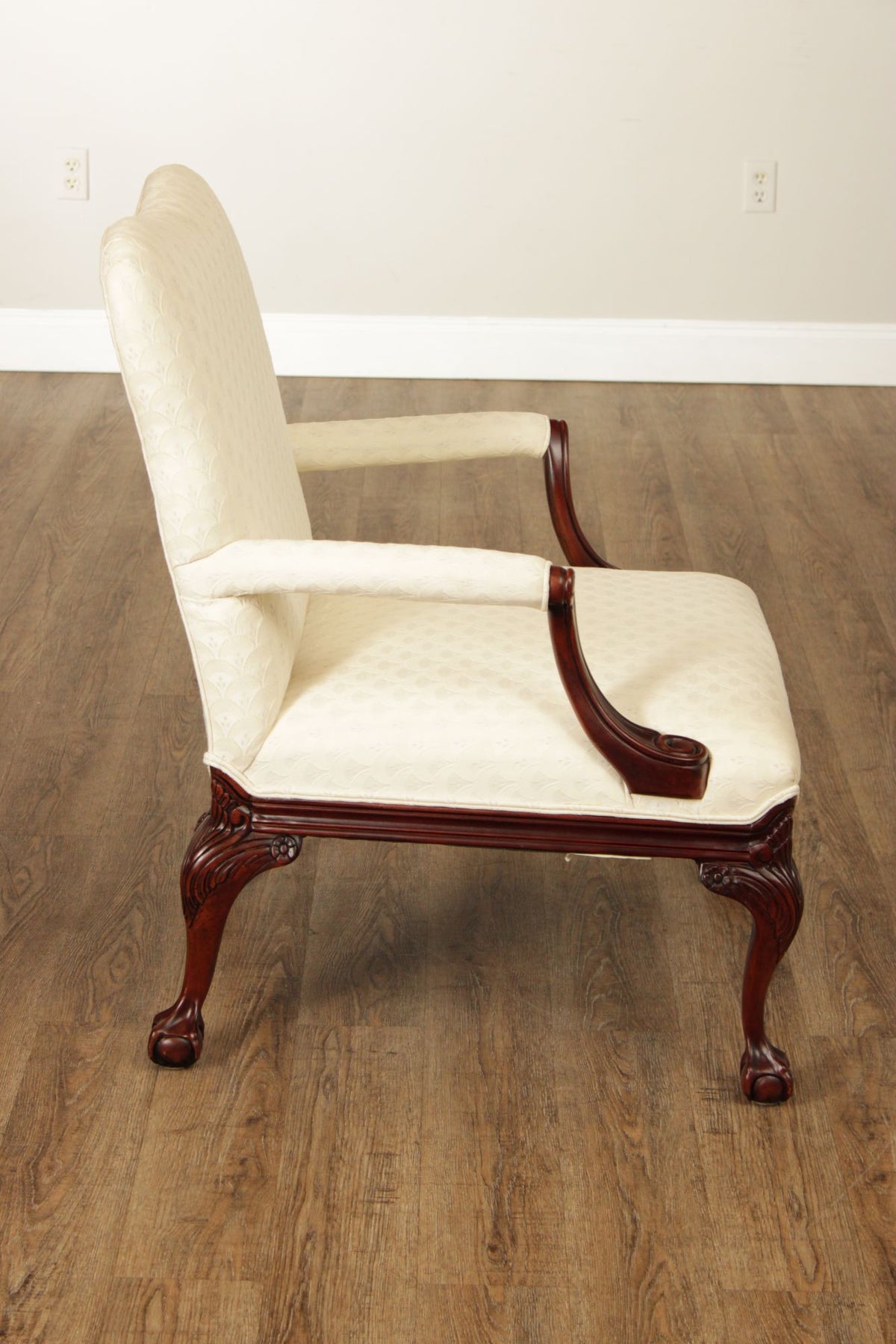 Thomasville Georgian Style Pair of Carved Mahogany Armchairs