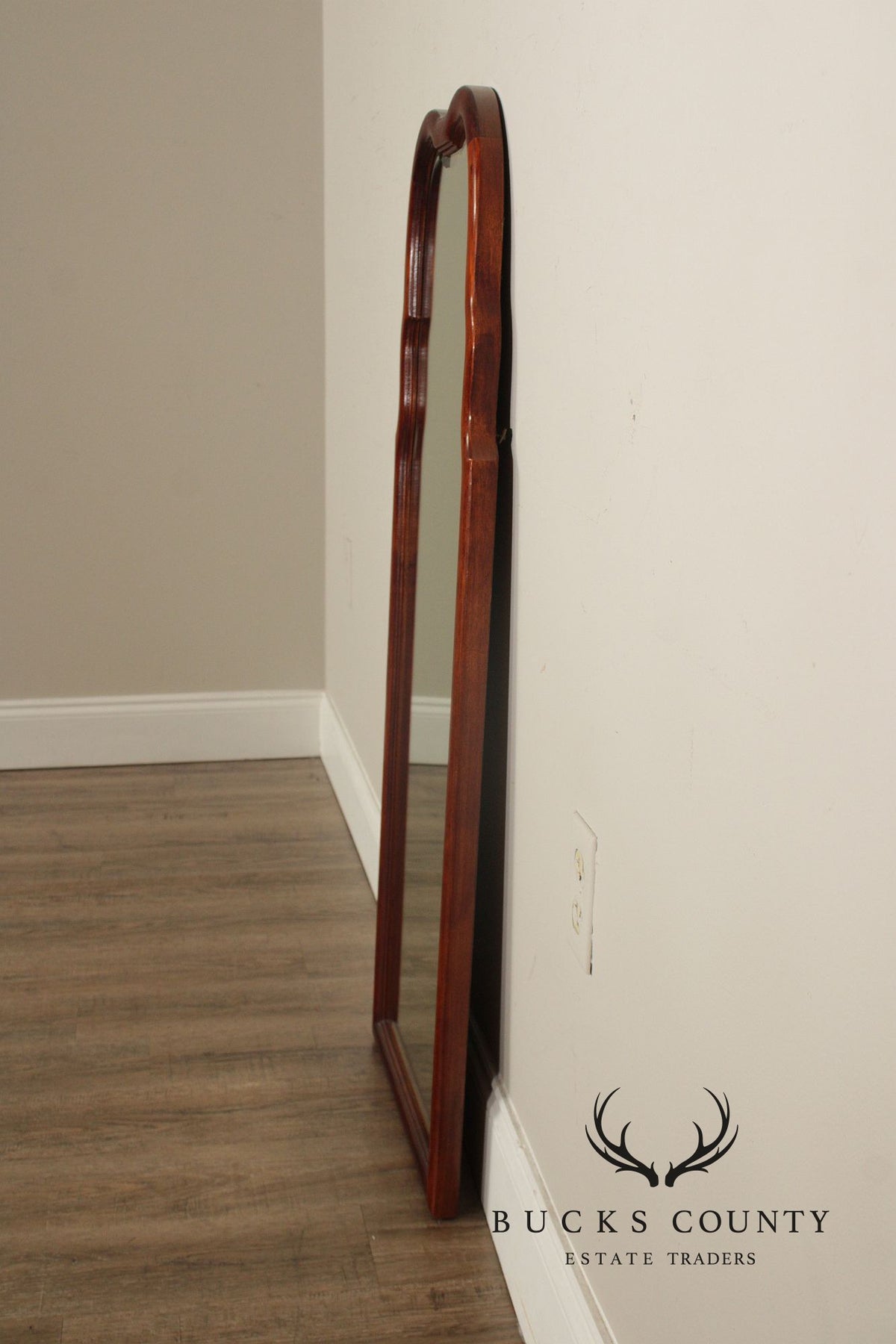 Thomasville Queen Anne Style Mahogany Beveled Wall Mirror