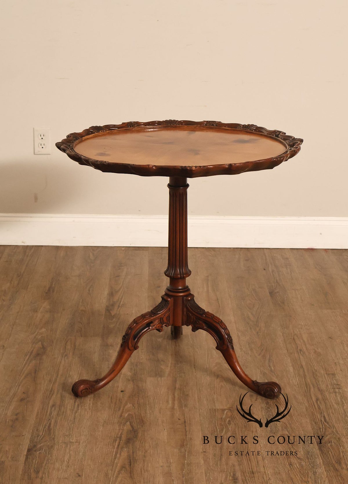 Queen Anne Style Flame Mahogany Pie Crust Top Pedestal Table