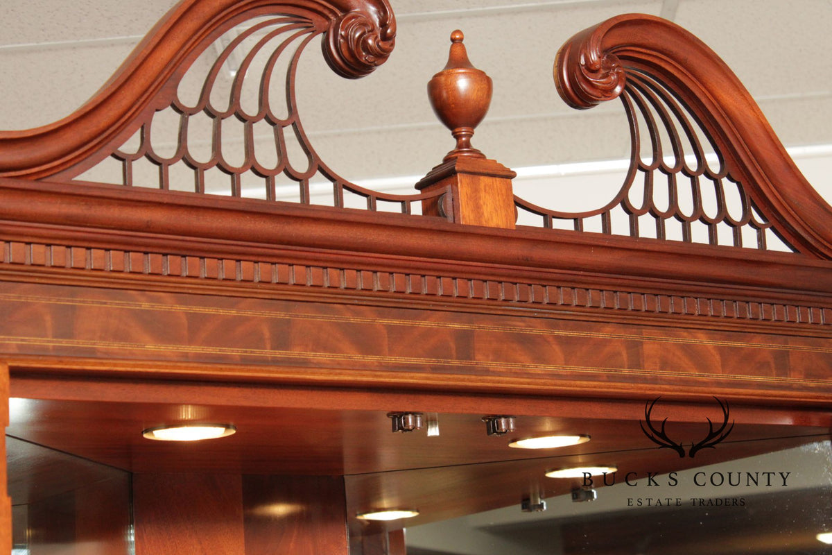 Stickley Georgian Style Pair of Mahogany Corner Cabinets