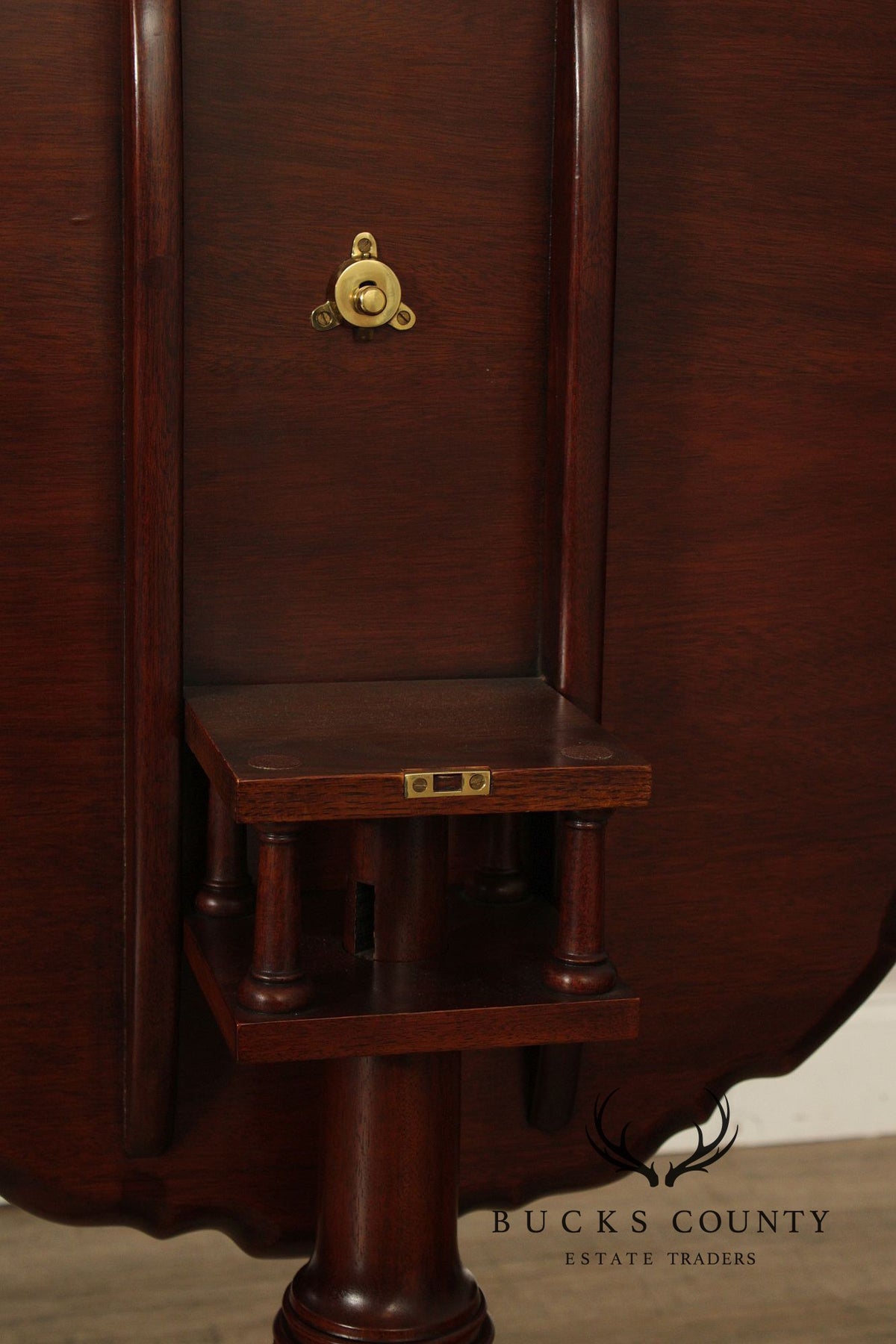 Henkel Harris Chippendale Style Mahogany Tilt Top Pie Crust Table