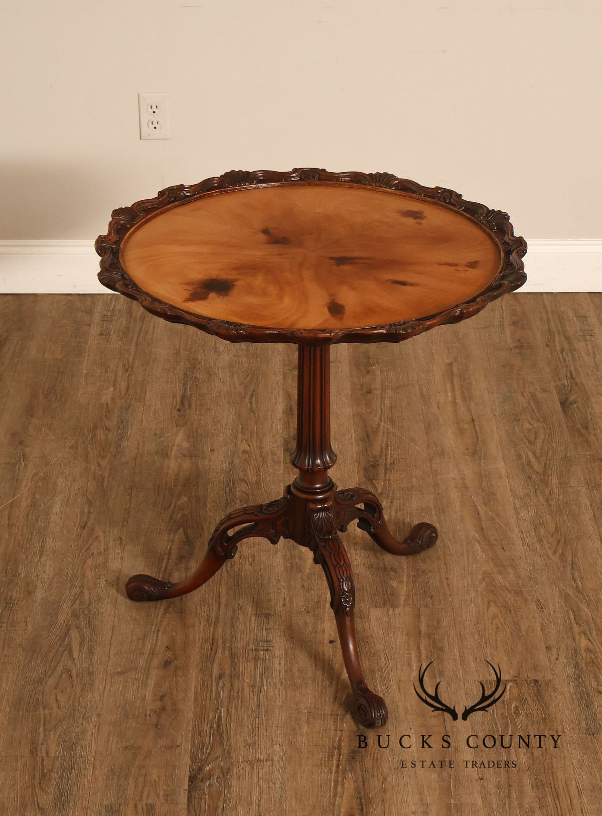Queen Anne Style Flame Mahogany Pie Crust Top Pedestal Table