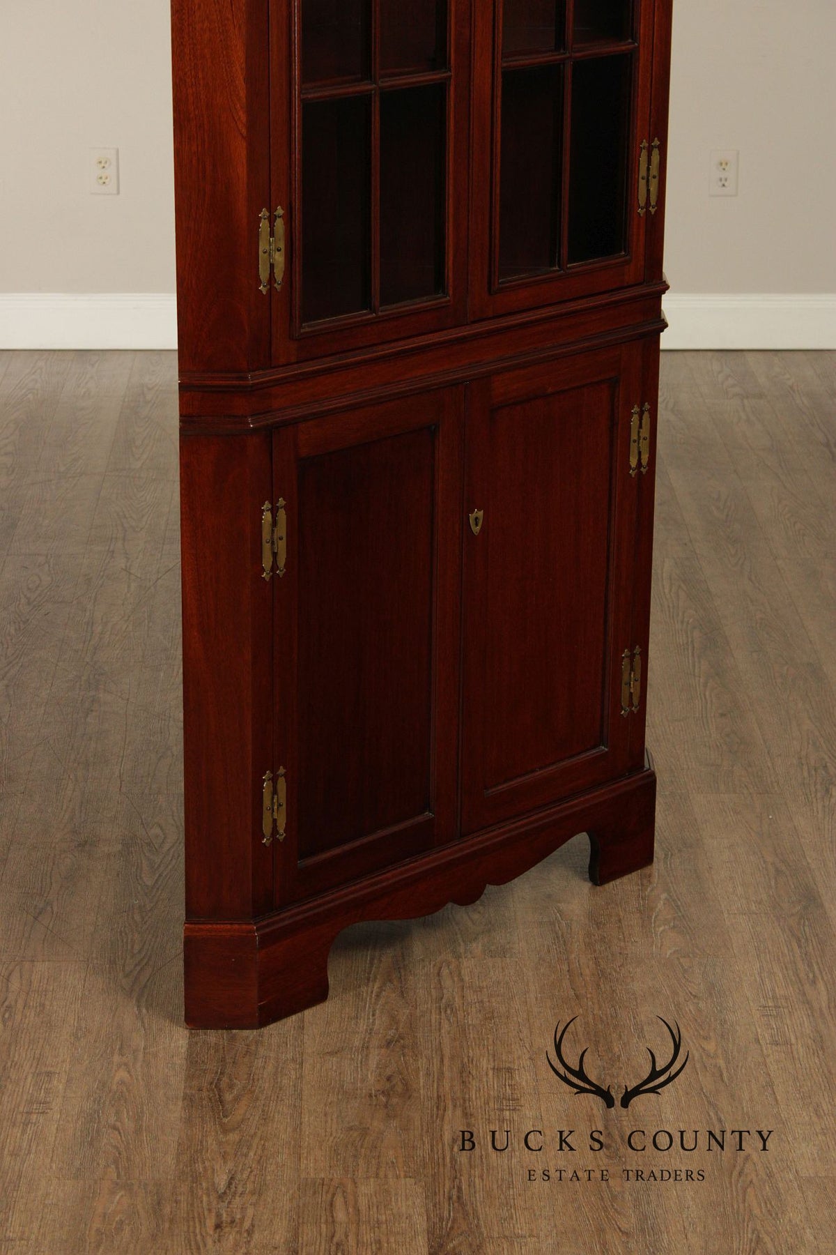 Craftique Chippendale Style Mahogany Corner Cabinet