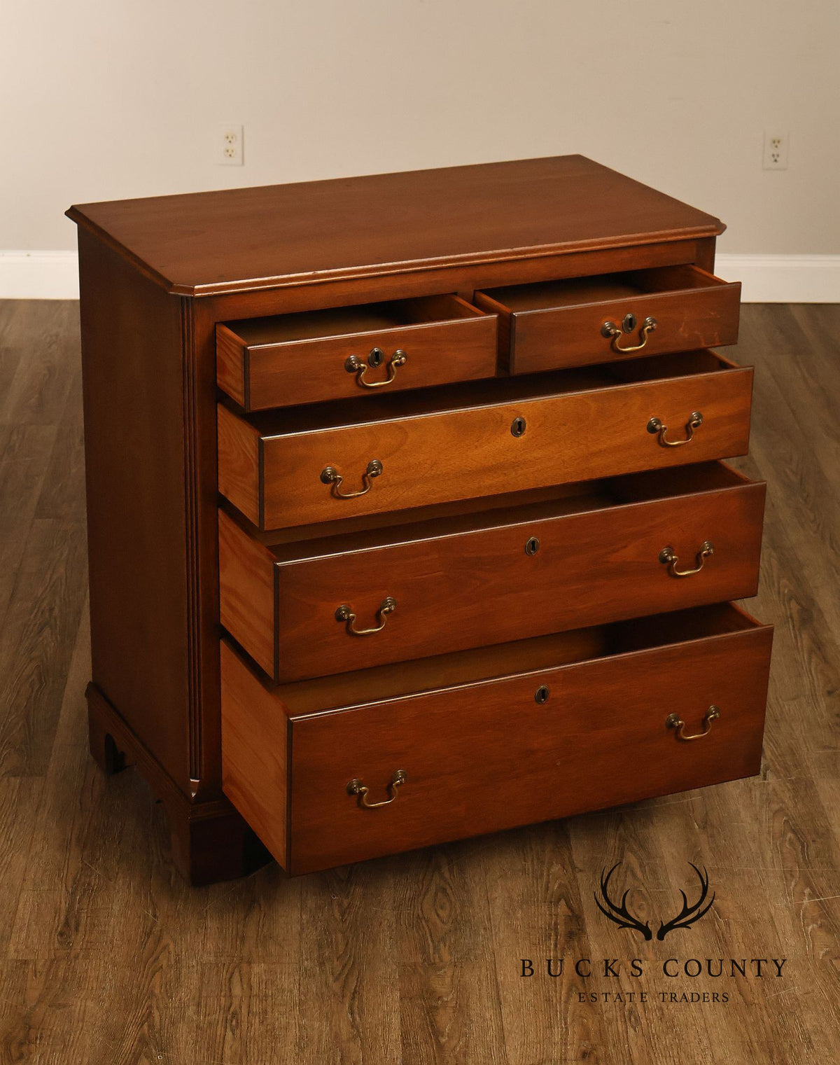 Kittinger Colonial Williamsburg Mahogany Chest Of Drawers