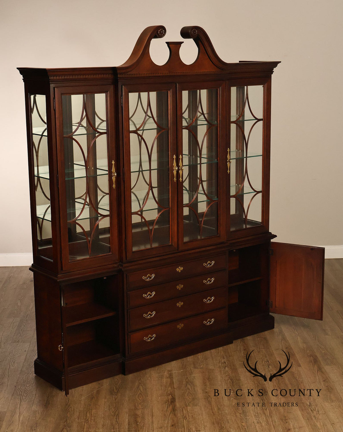Thomasville Chippendale Style Mahogany Breakfront China Cabinet
