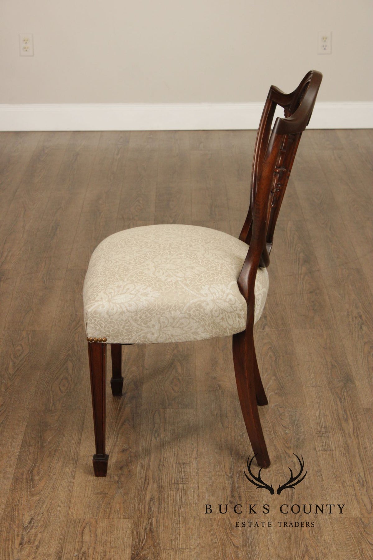 Hepplewhite Style Custom Quality Set Of Eight Carved Shield Back Dining Chairs