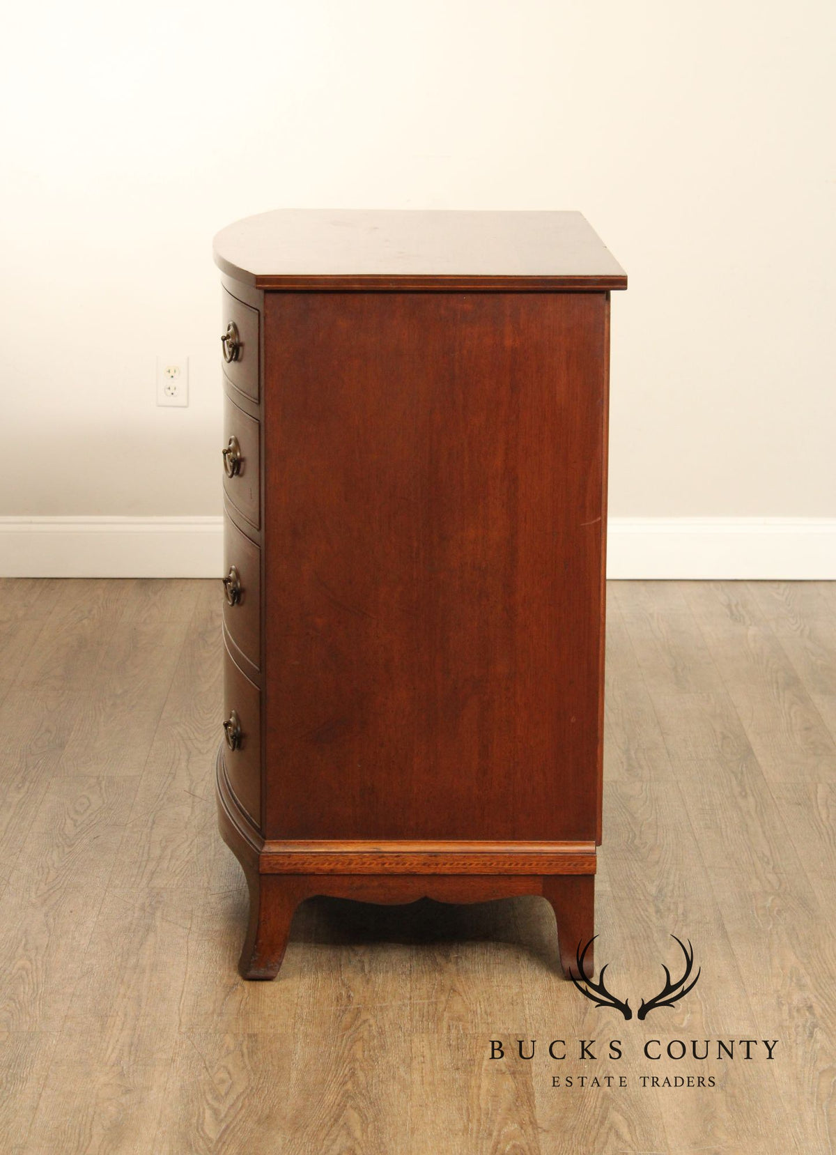 Biggs Hepplewhite Style Mahogany Chest of Drawers