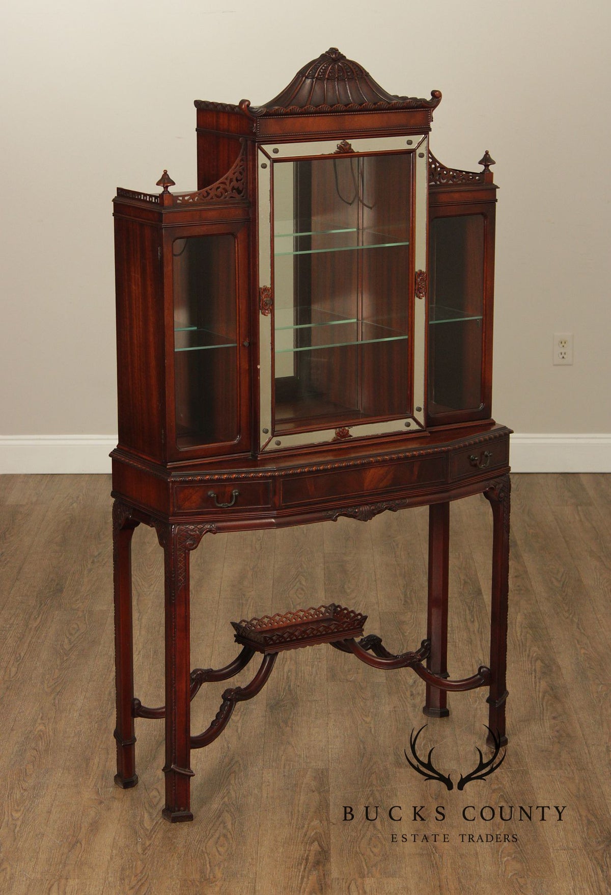 Weiman Heirloom Quality Chinese Chippendale Style Mahogany Vitrine Display Cabinet