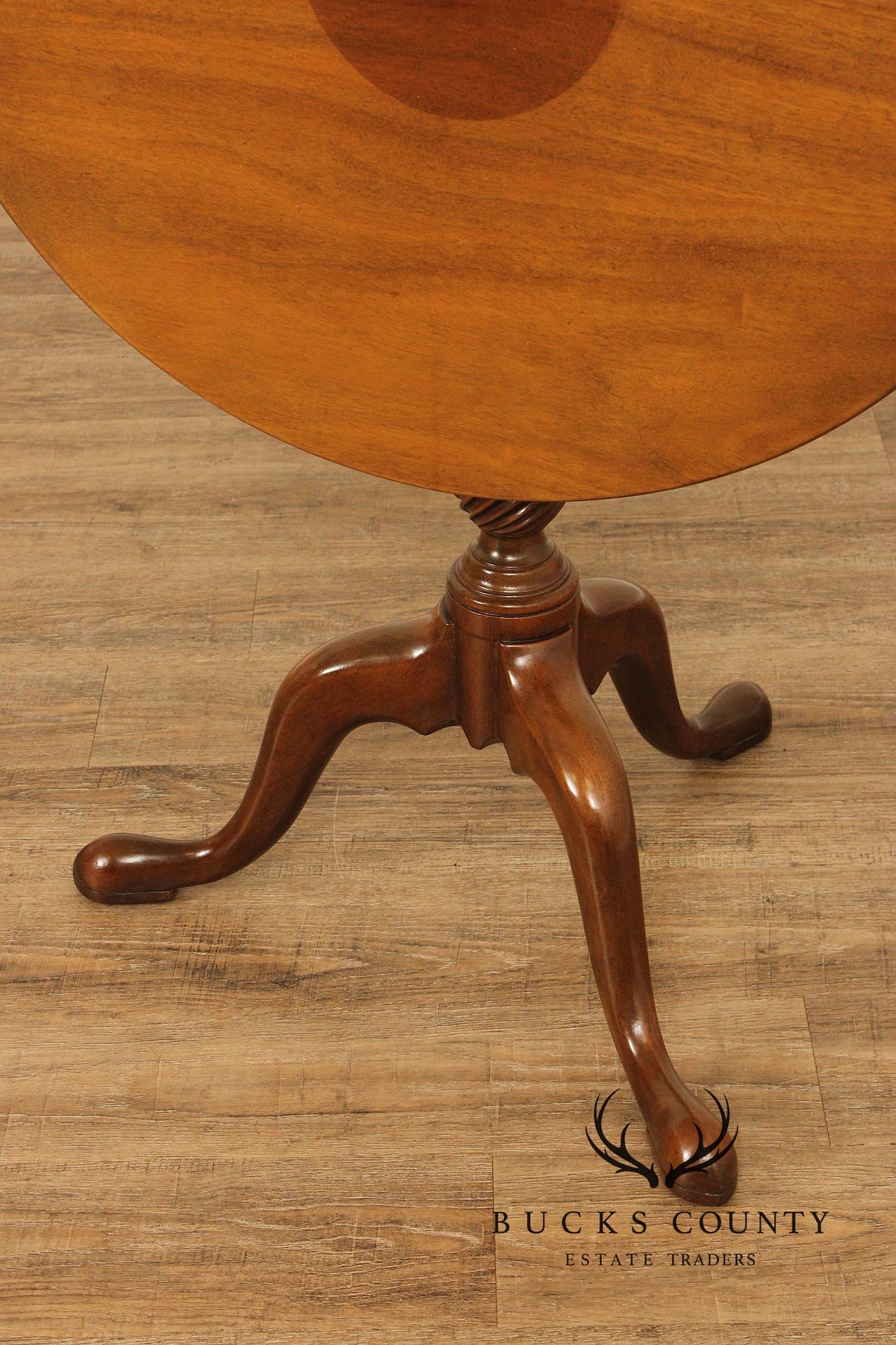 Pair of Kittinger Historic Newport Mahogany Tilt-Top Pedestal Tables