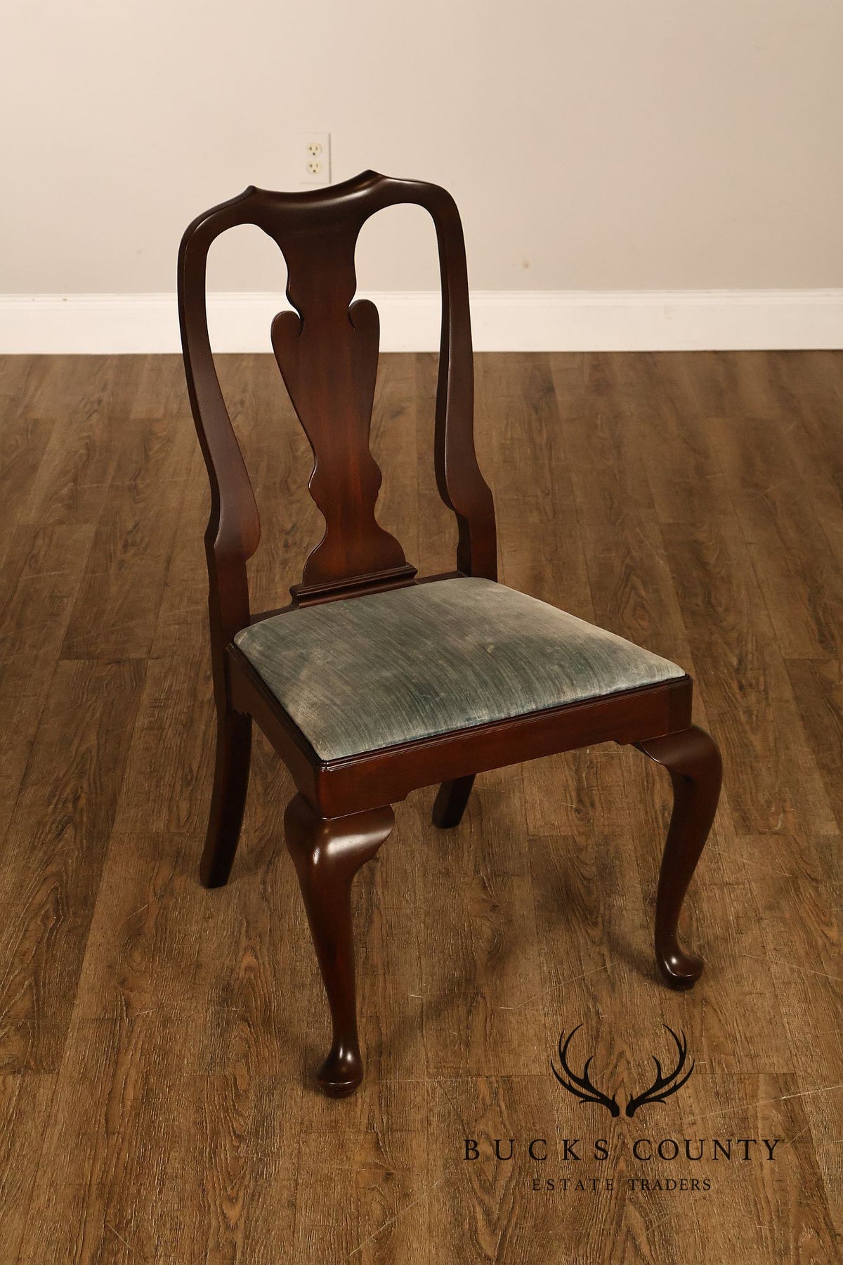 Henkel-Harris Set Of Eight Mahogany Queen Anne Dining Chairs