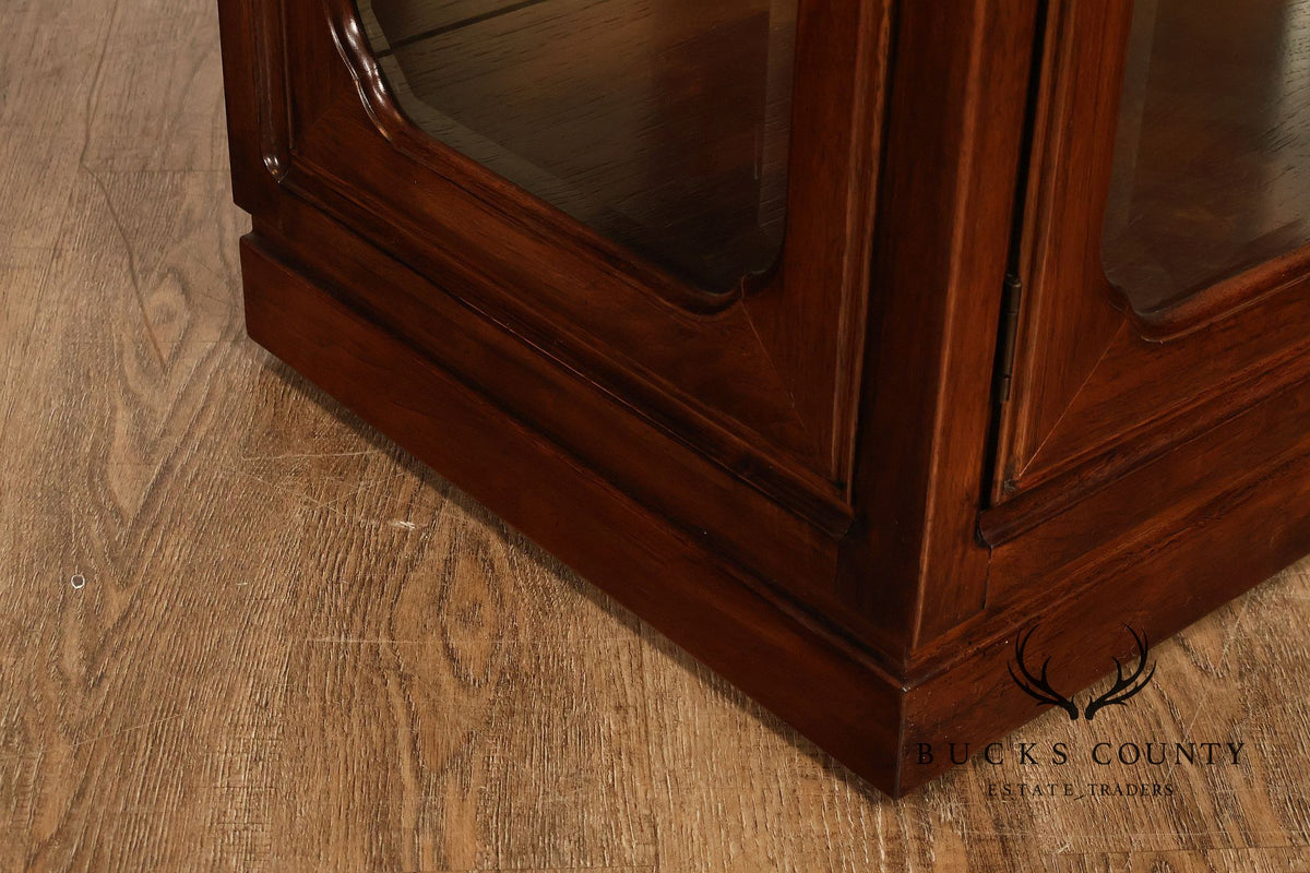 Thomasville Traditional Style Pair Lighted Curio Display Cabinets