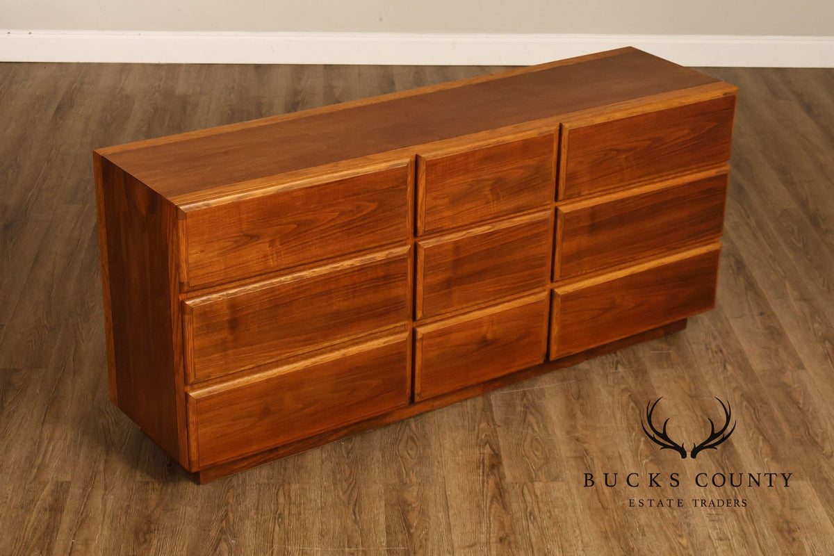 Lane Mid Century Modern Walnut 9 Drawer Dresser