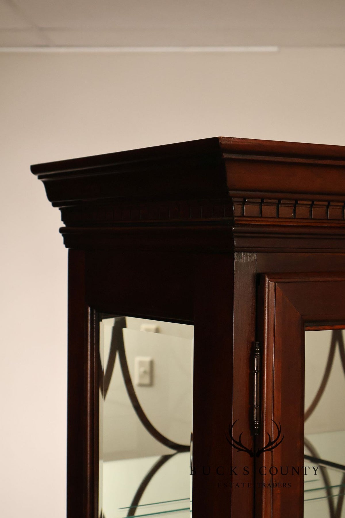 Thomasville Chippendale Style Mahogany Breakfront China Cabinet