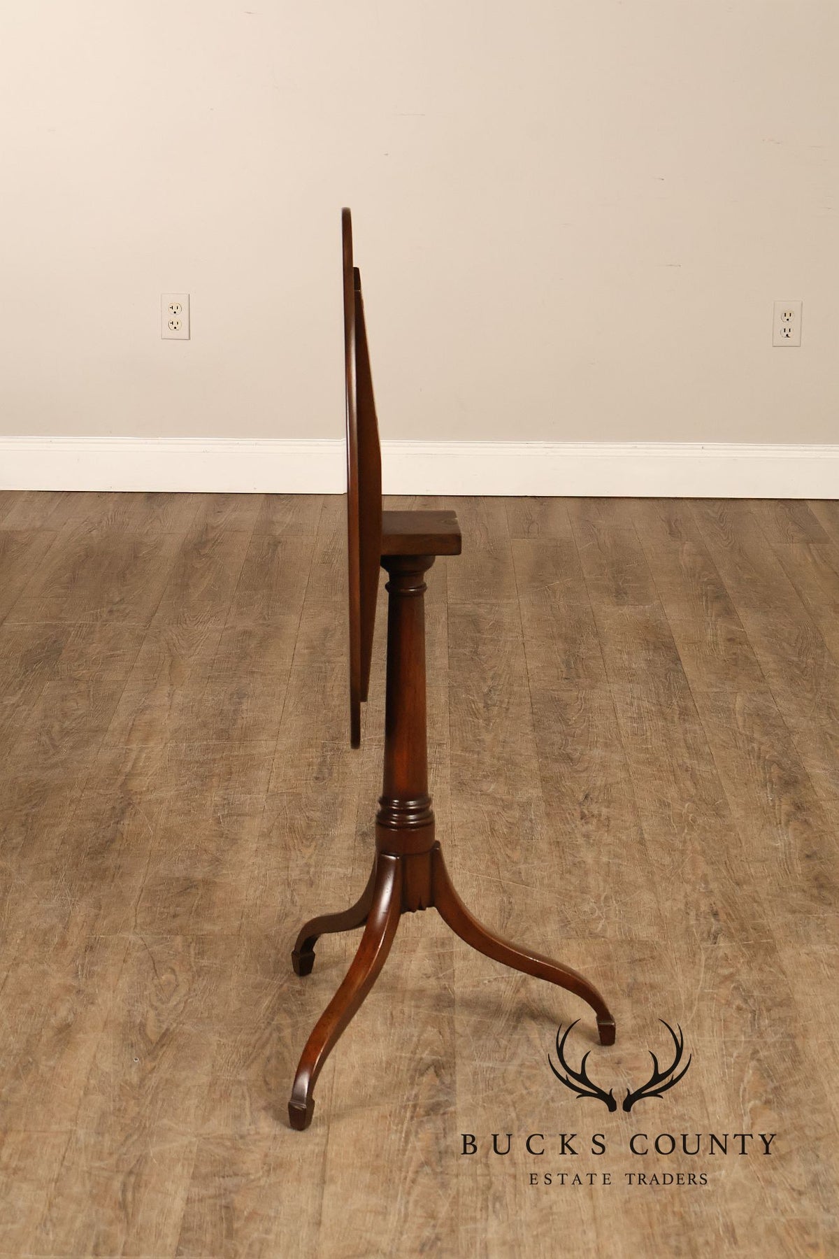Kittinger Colonial Williamsburg Mahogany Oval Tilt Top Table