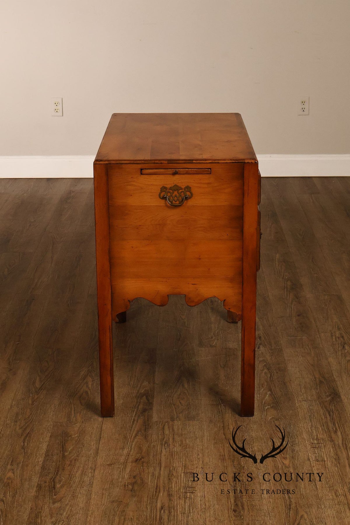 English Server With Pull-Out Serving Slides