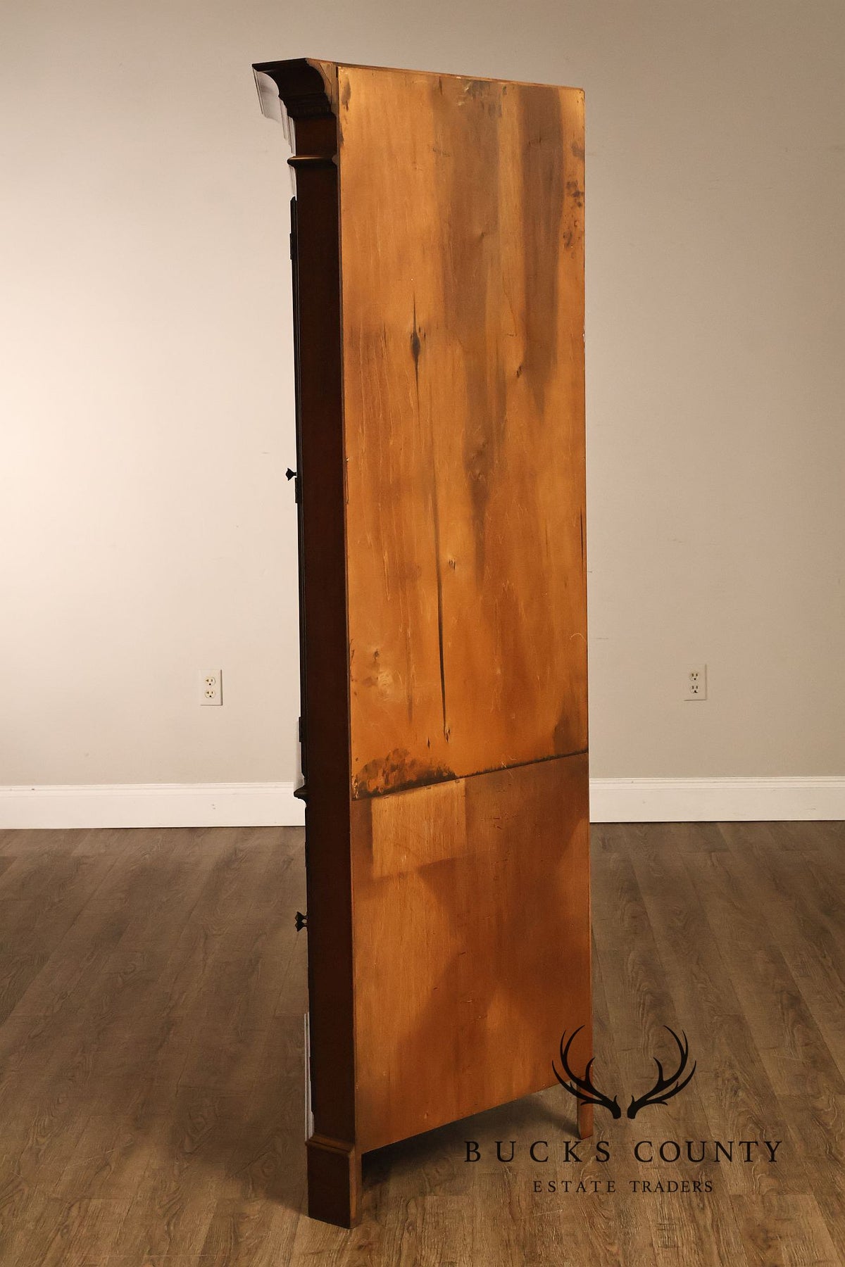 Pennsylvania House Georgian Pair of Lighted Corner Display Cabinets