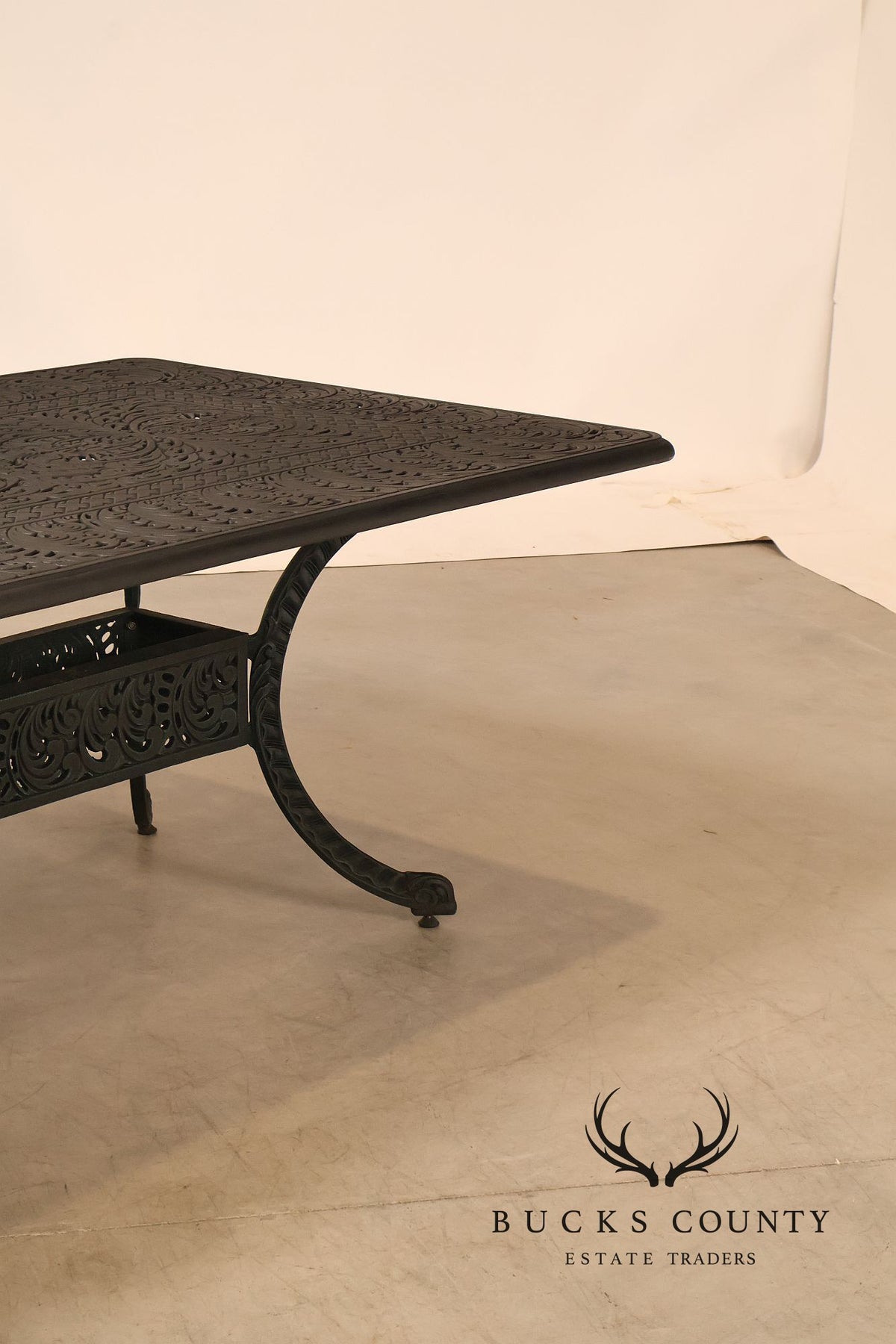Cast Aluminum Outdoor Dining Set With Pierced Decoration