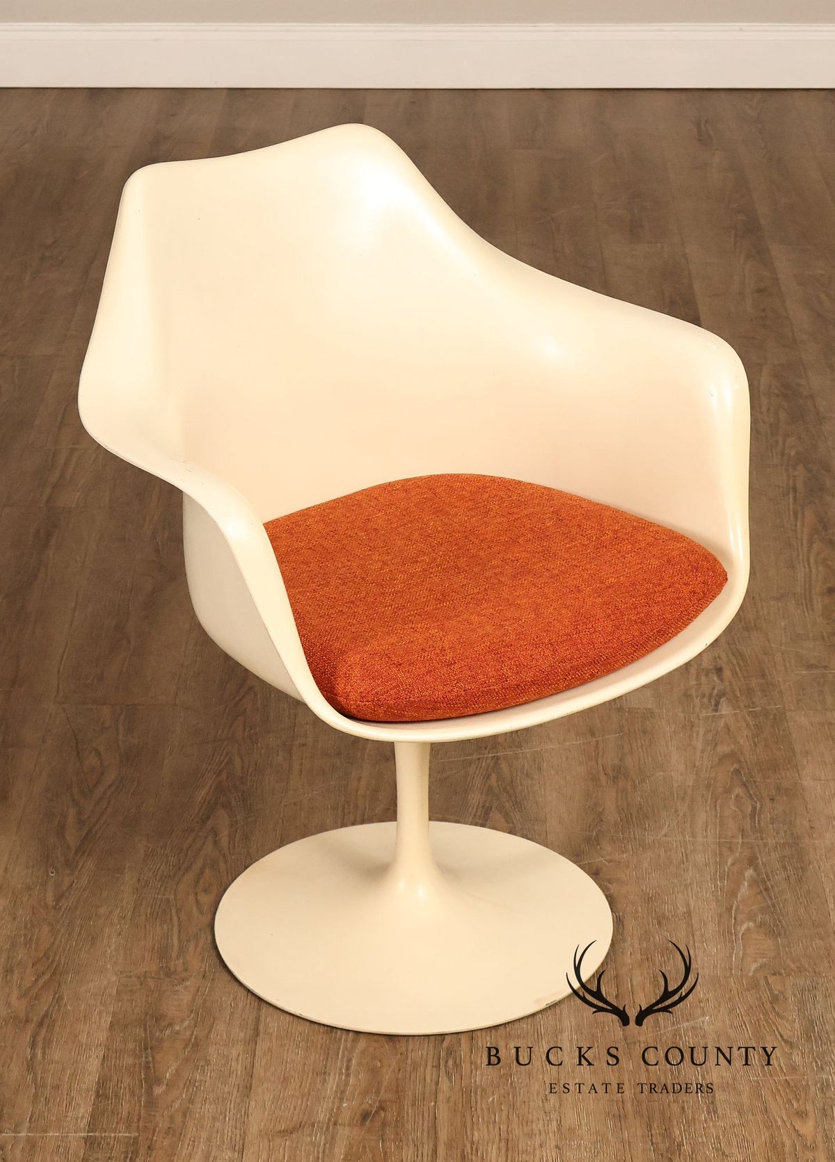 Eero Saarinen Mid Century Modern Tulip Armchair